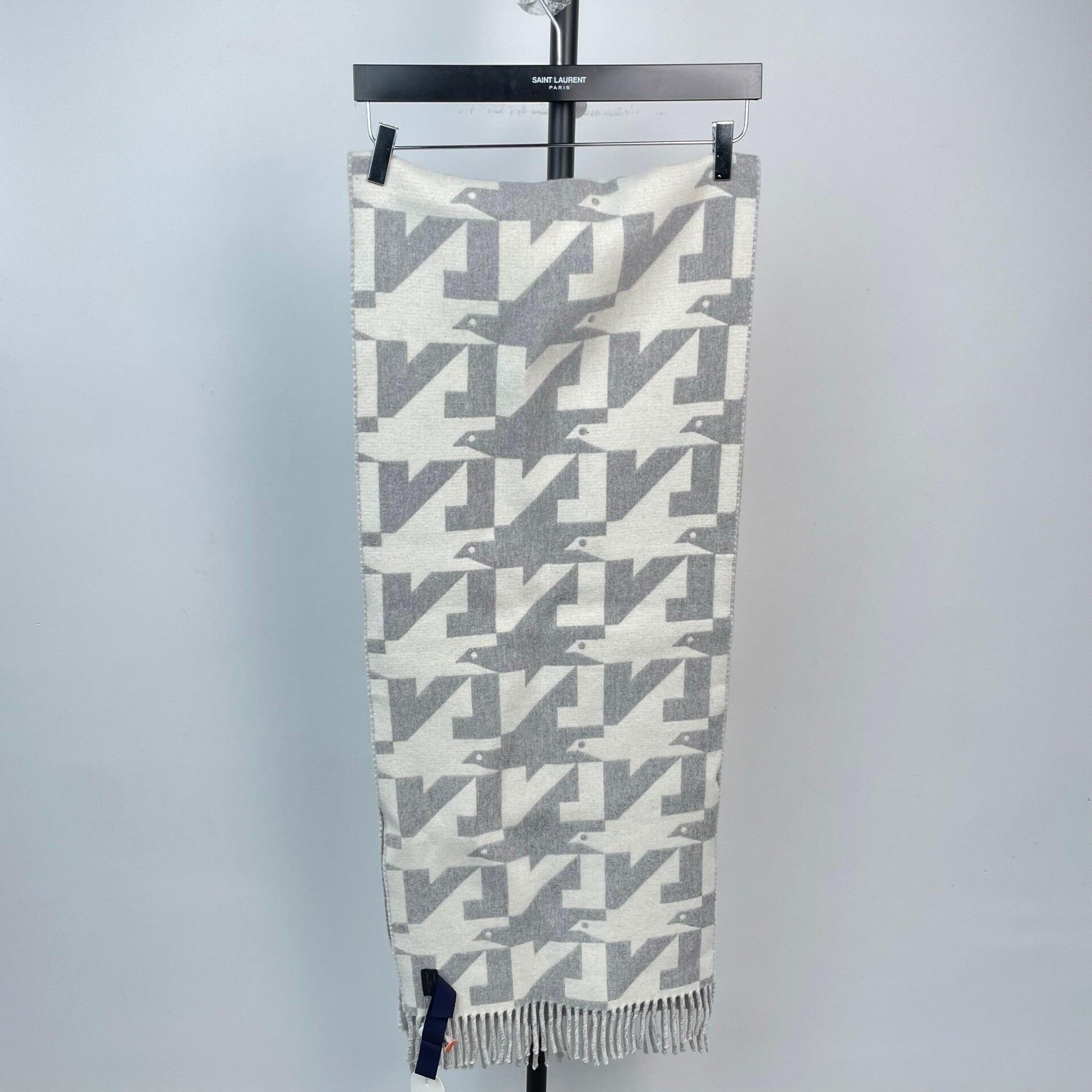 Louis Vuitton Louis Vuitton Houndstooth Fringe Logo Scarf Size ONE SIZE - 3 Thumbnail