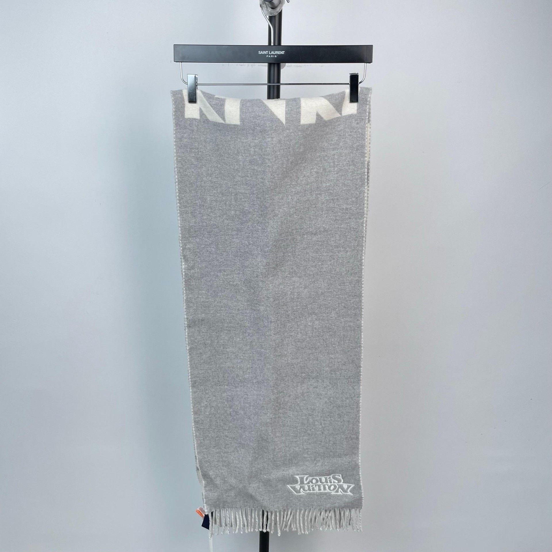 Louis Vuitton Louis Vuitton Houndstooth Fringe Logo Scarf Size ONE SIZE - 6 Thumbnail