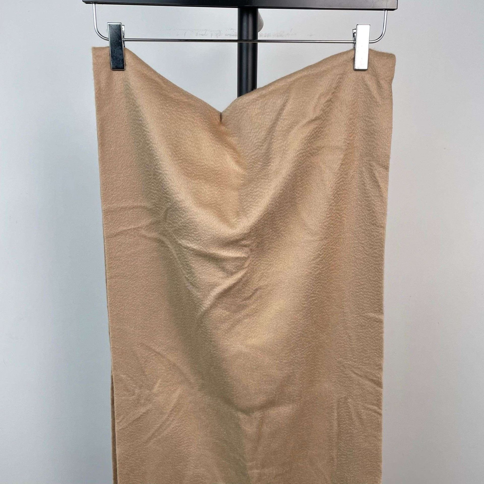 Loro Piana Loro Piana Khaki Tassel Badge Scarf Size ONE SIZE - 3 Thumbnail
