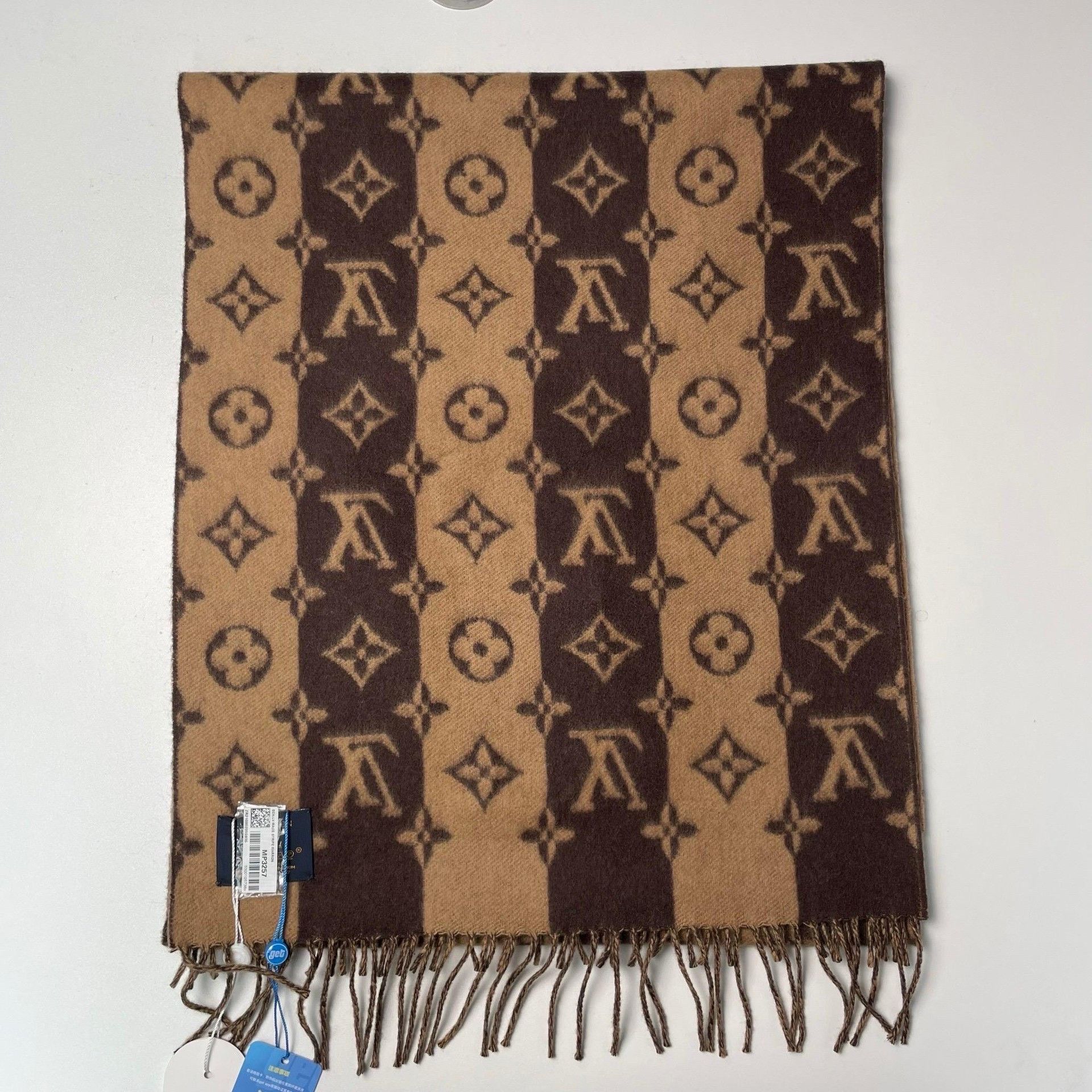 Louis Vuitton Louis Vuitton Nigo Heart Logo Scarf Size ONE SIZE - 5 Thumbnail