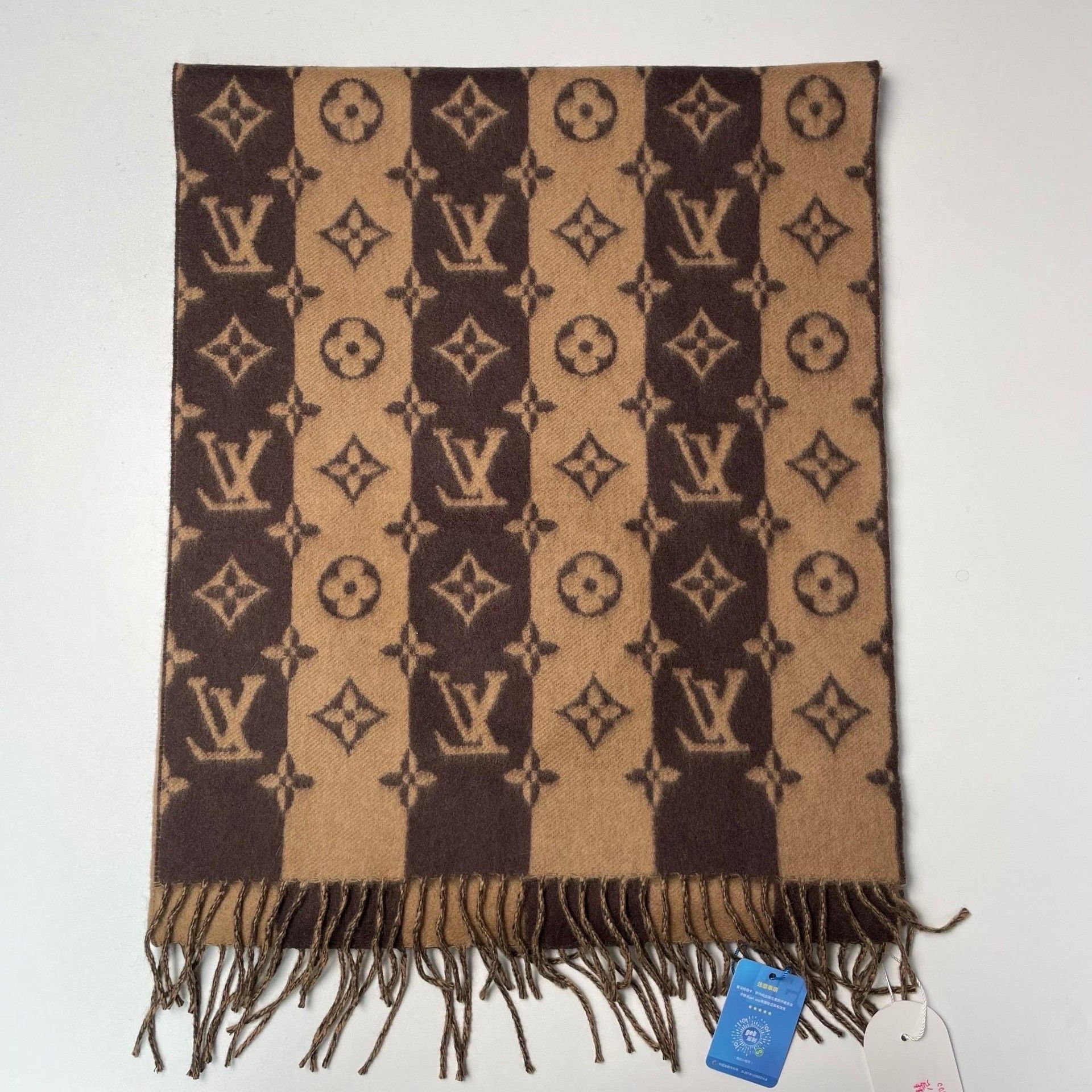 Louis Vuitton Louis Vuitton Nigo Heart Logo Scarf Size ONE SIZE - 6 Thumbnail