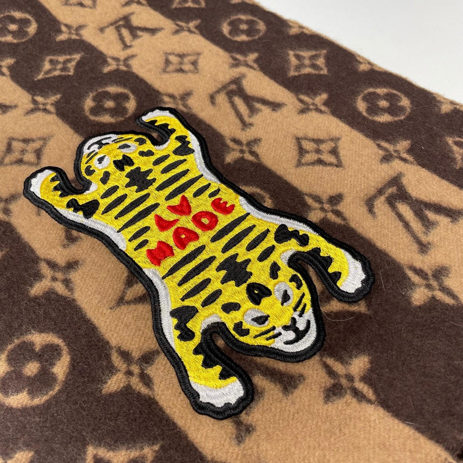 Louis Vuitton Louis Vuitton Nigo Heart Logo Scarf Size ONE SIZE - 2 Thumbnail