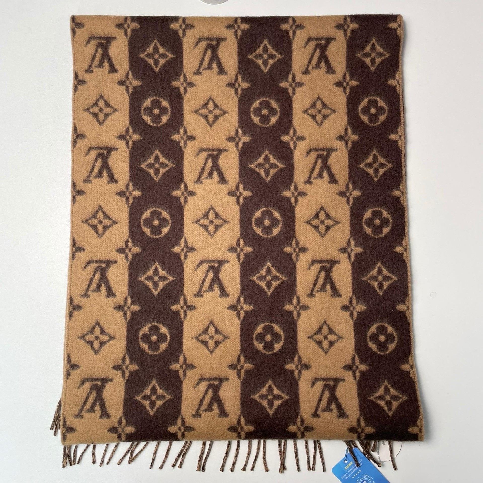 Louis Vuitton Louis Vuitton Nigo Heart Logo Scarf Size ONE SIZE - 4 Thumbnail