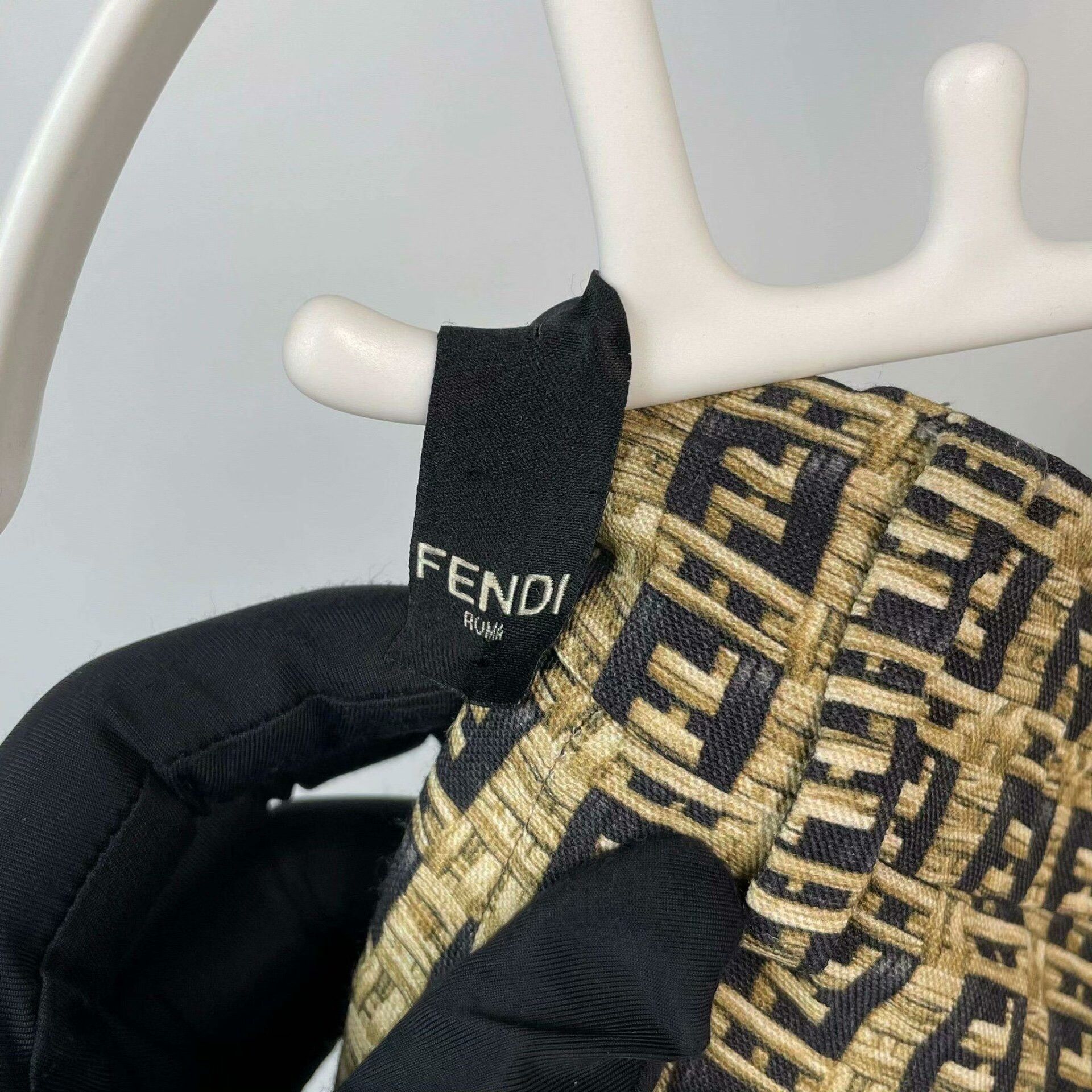 Fendi Fendi All-Over Logo Yellow Shorts Size US 32 / EU 48 - 8 Thumbnail