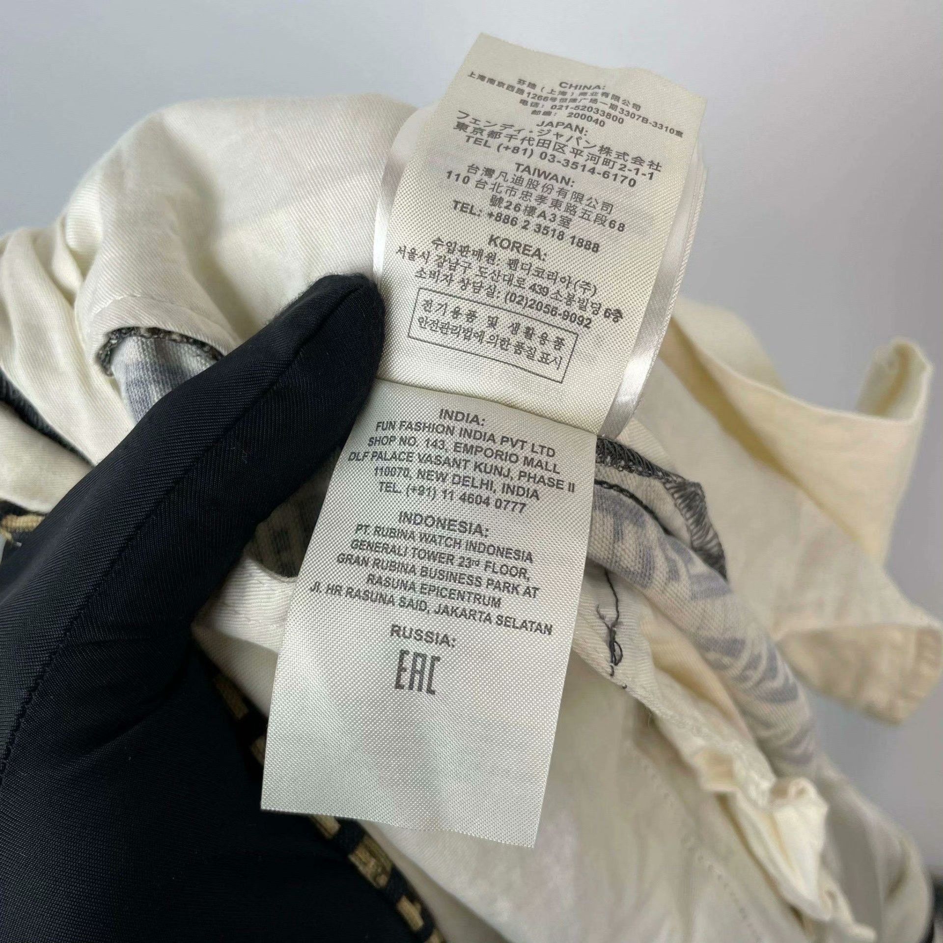 Fendi Fendi All-Over Logo Yellow Shorts Size US 32 / EU 48 - 6 Thumbnail