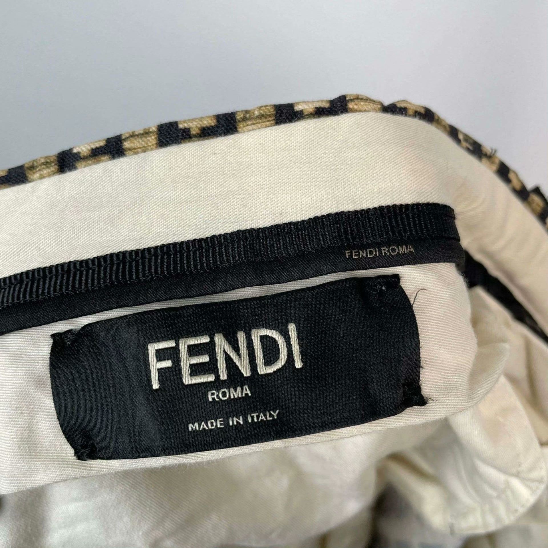 Fendi Fendi All-Over Logo Yellow Shorts Size US 32 / EU 48 - 3 Thumbnail
