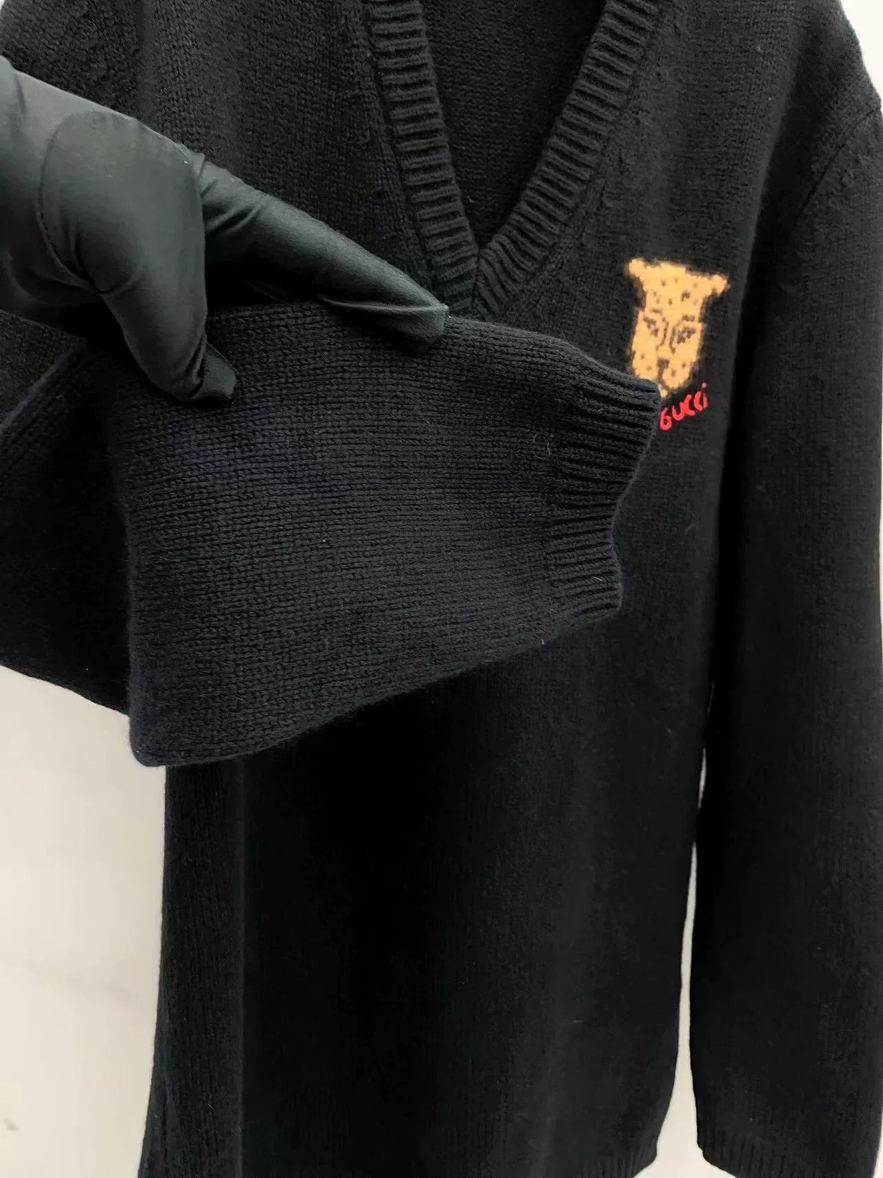 Gucci Gucci Leopard Embroidery V-Neck Sweater Size US S / EU 44-46 / 1 - 5 Thumbnail