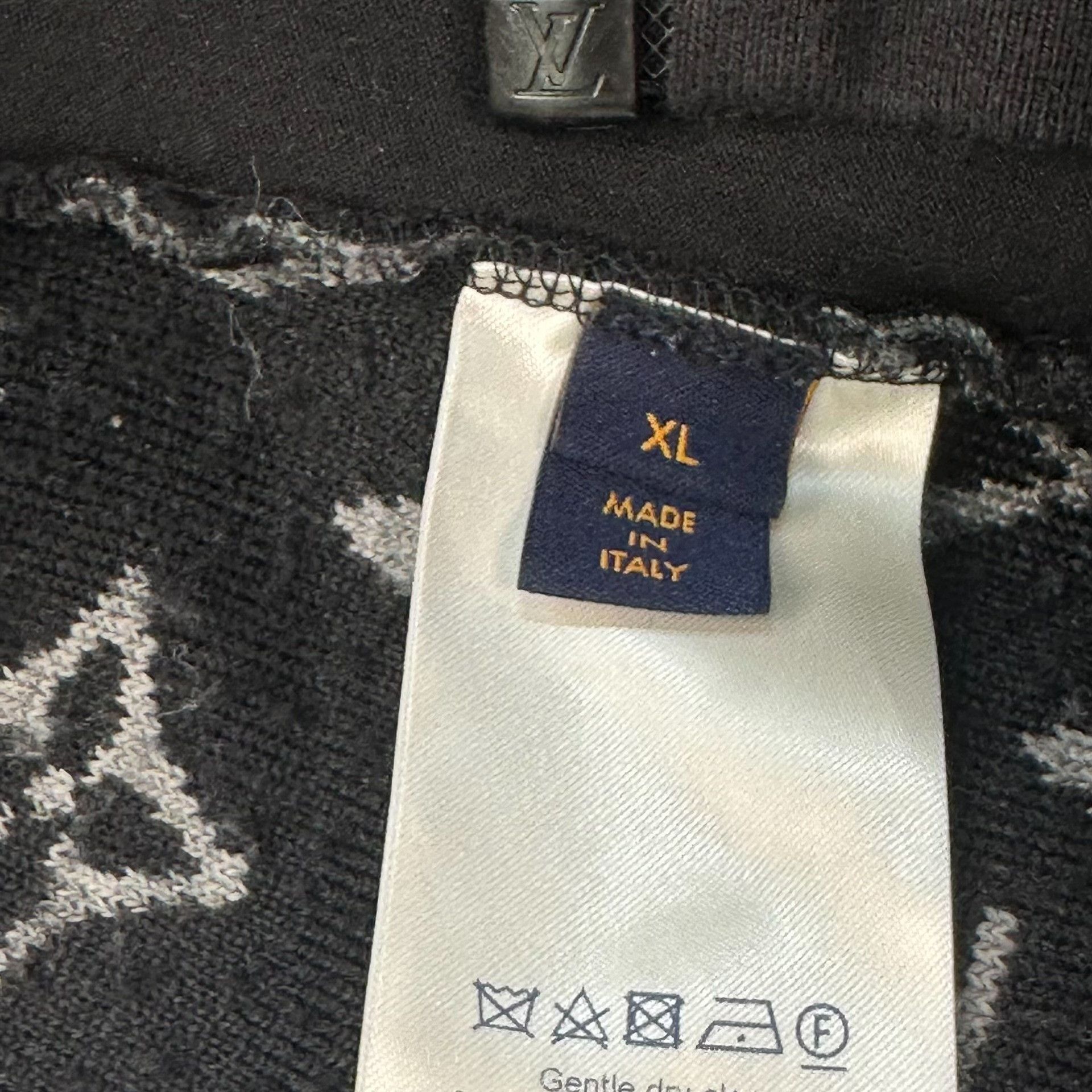 Louis Vuitton Louis Vuitton Black Monogram Teddy Fur Jacket XL Size US XL / EU 56 / 4 - 2 Thumbnail