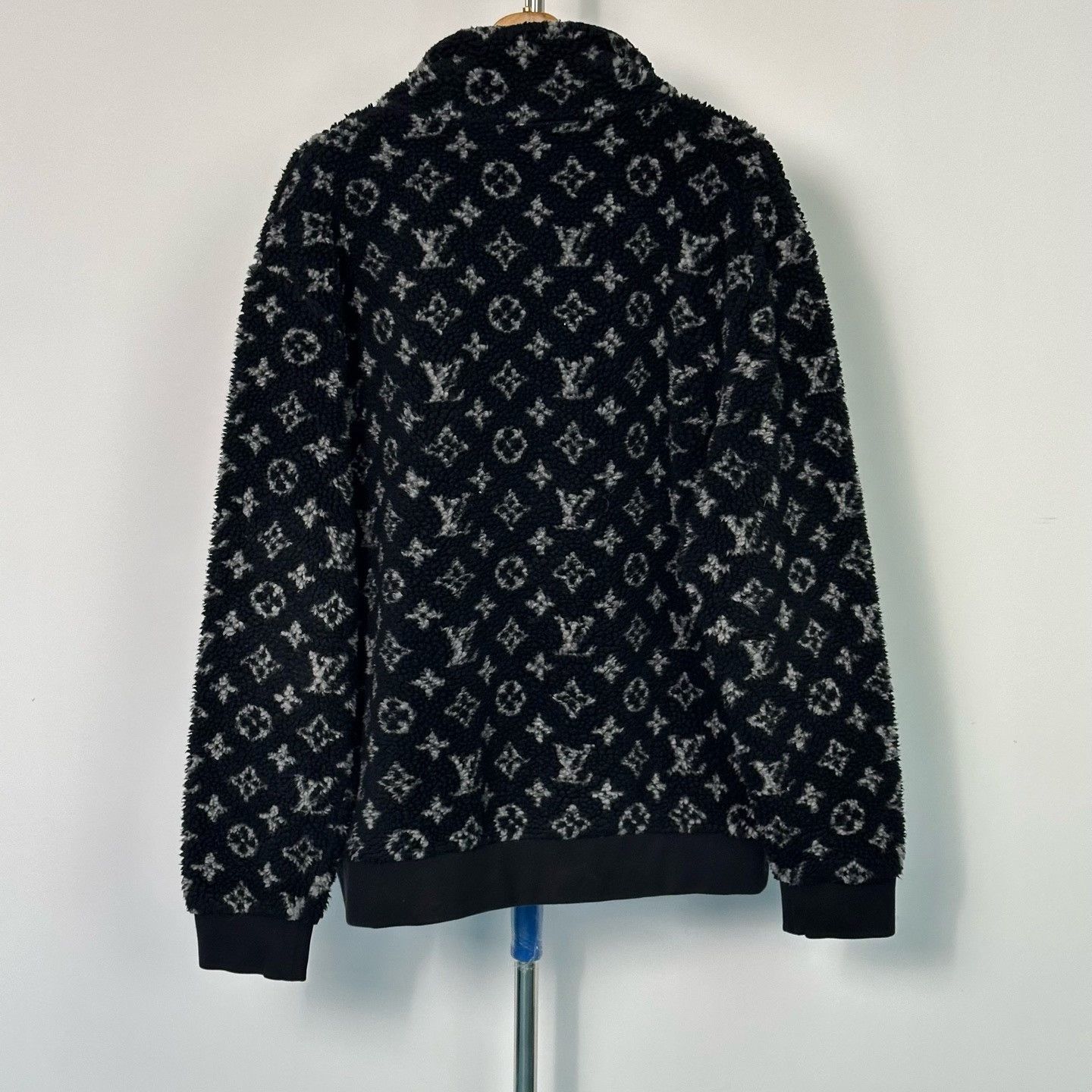 Louis Vuitton Louis Vuitton Black Monogram Teddy Fur Jacket XL Size US XL / EU 56 / 4 - 4 Thumbnail