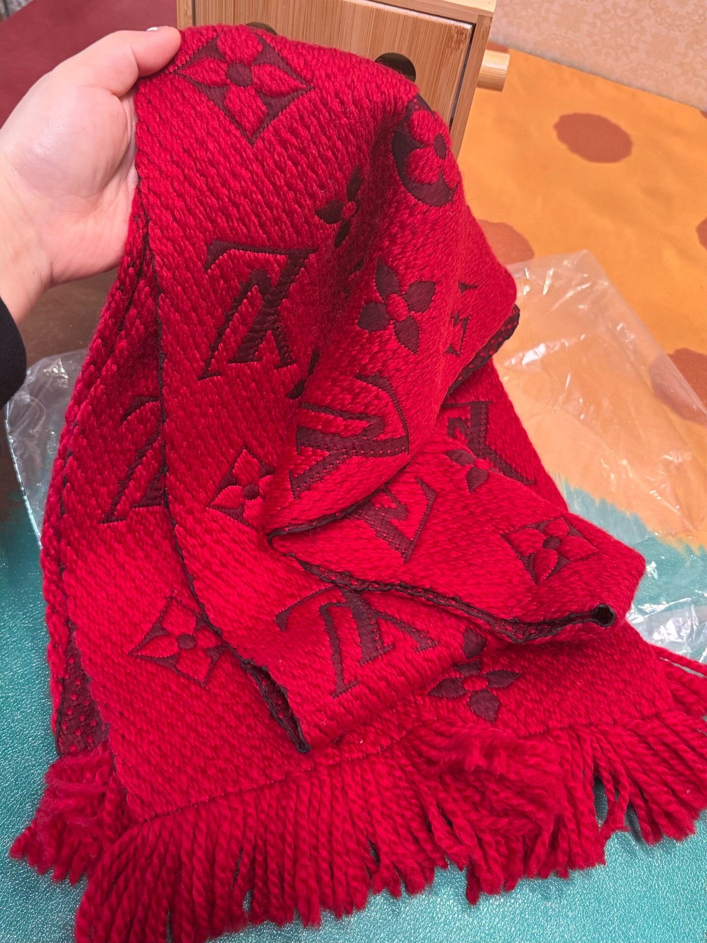 Louis Vuitton LV Logomania Red Wool Scarf Size ONE SIZE - 4 Thumbnail
