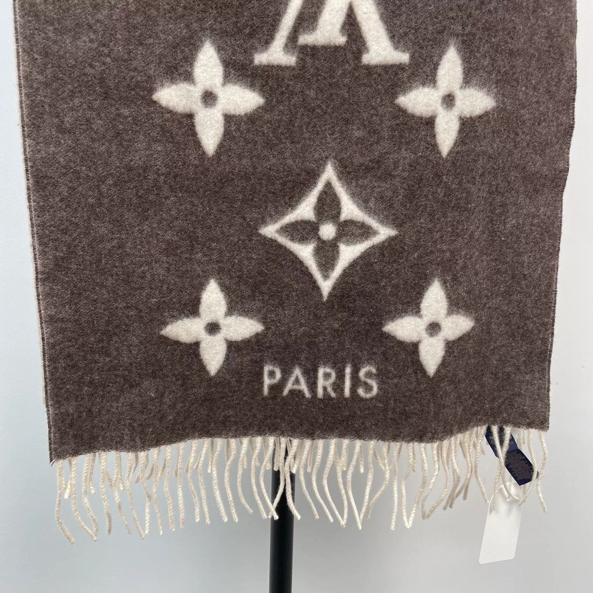 Louis Vuitton LV Beige Monogram Tassel Scarf Size ONE SIZE - 7 Thumbnail