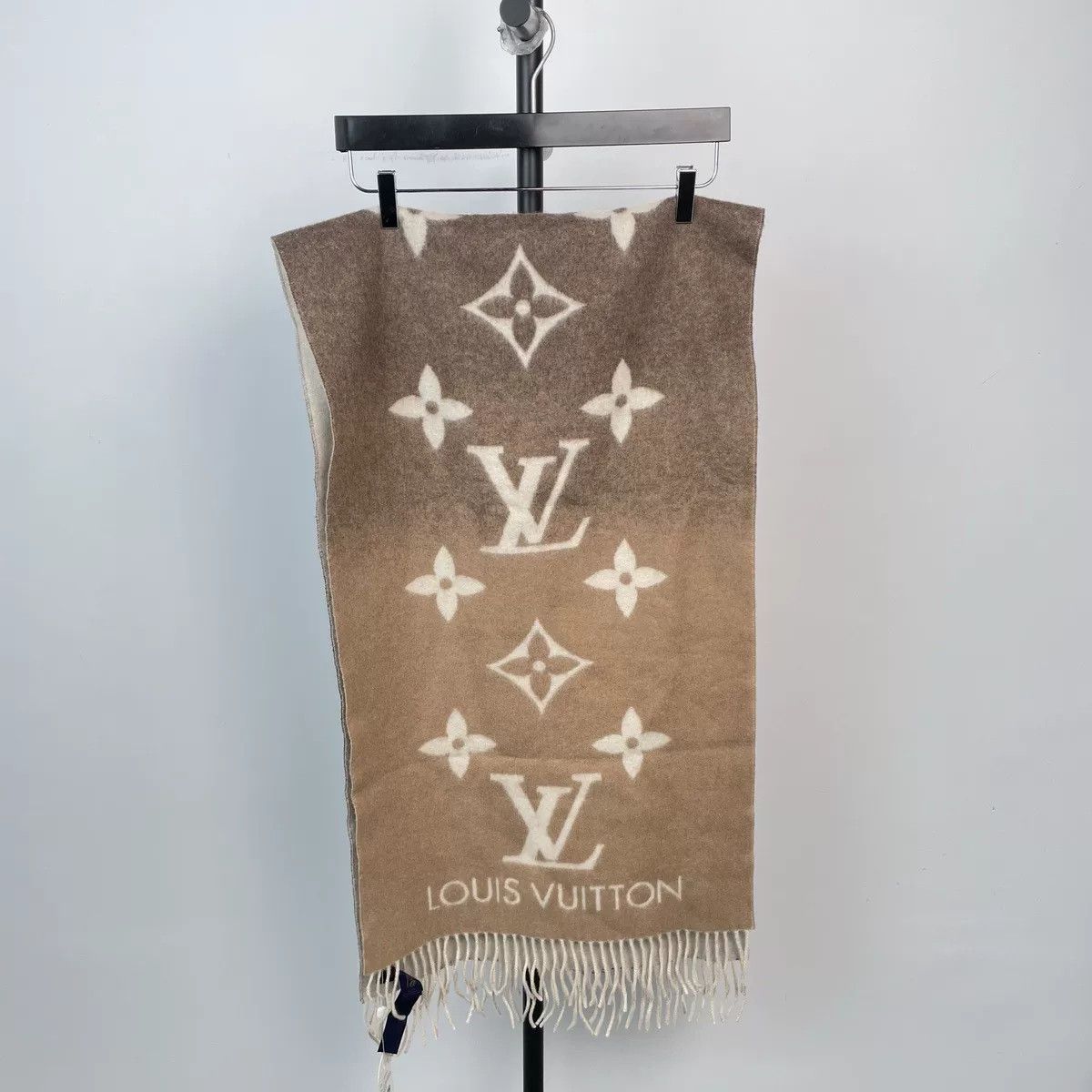 Louis Vuitton LV Beige Monogram Tassel Scarf Size ONE SIZE - 2 Thumbnail