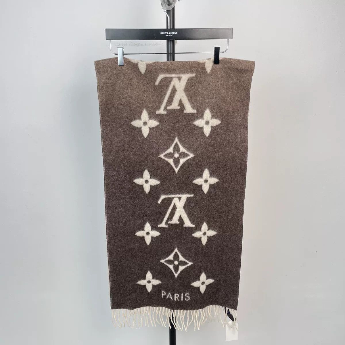 Louis Vuitton LV Beige Monogram Tassel Scarf Size ONE SIZE - 3 Thumbnail