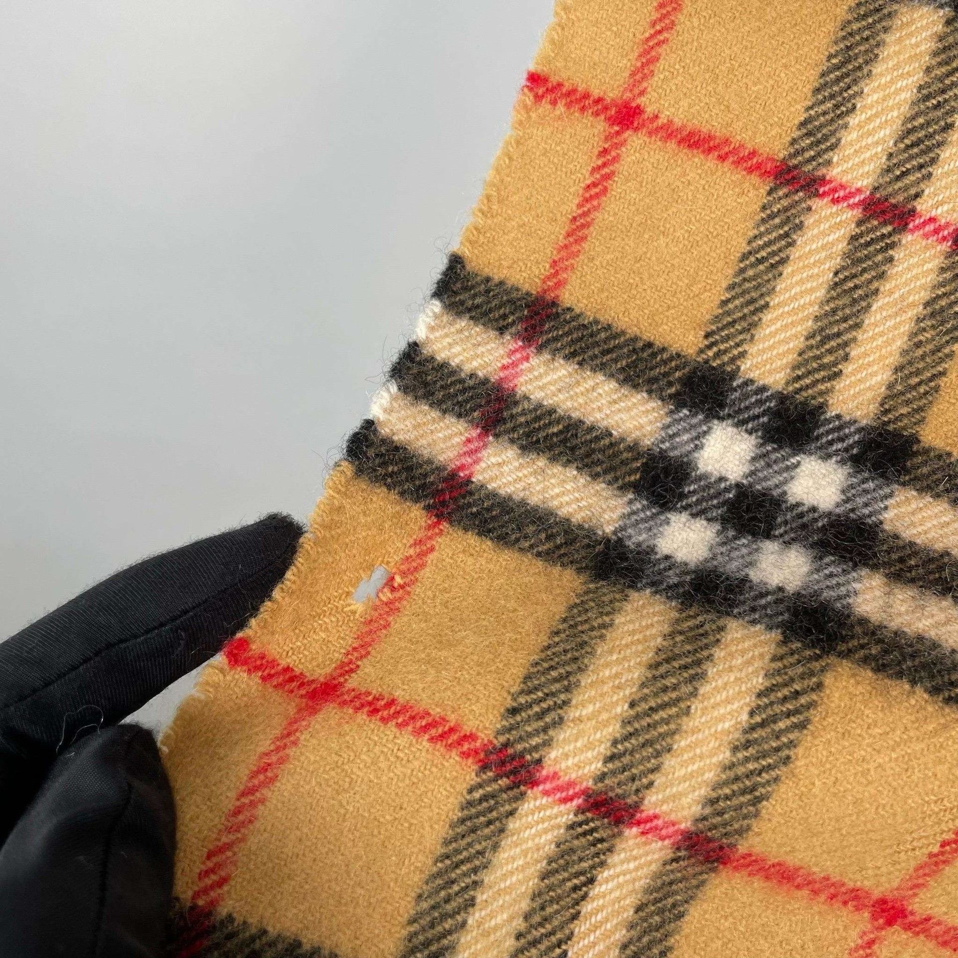 Burberry Burberry Plaid Tassel Scarf Size ONE SIZE - 6 Thumbnail
