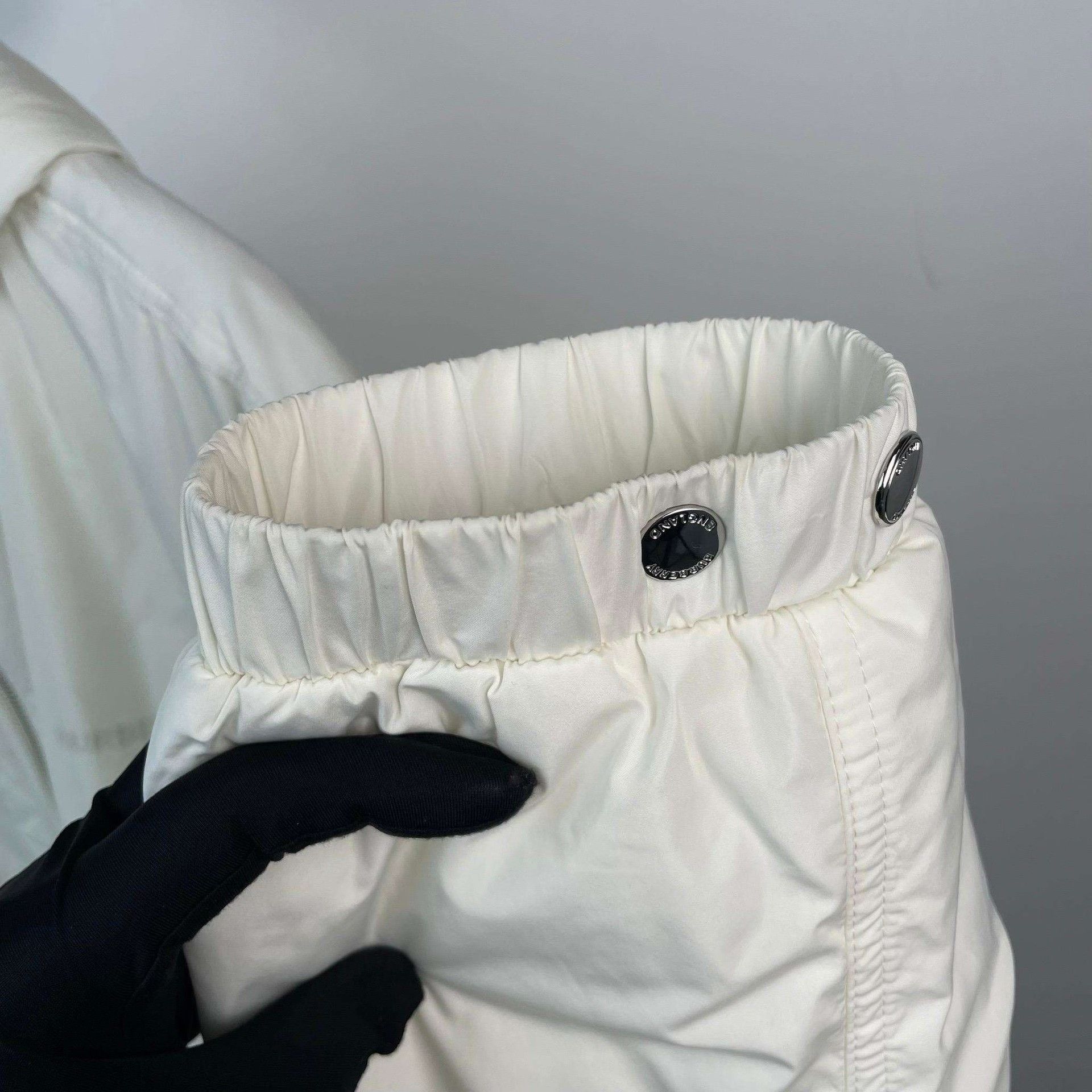 Burberry Burberry White Zip-Up Jacket with Large Logo Size US L / EU 52-54 / 3 - 4 Thumbnail