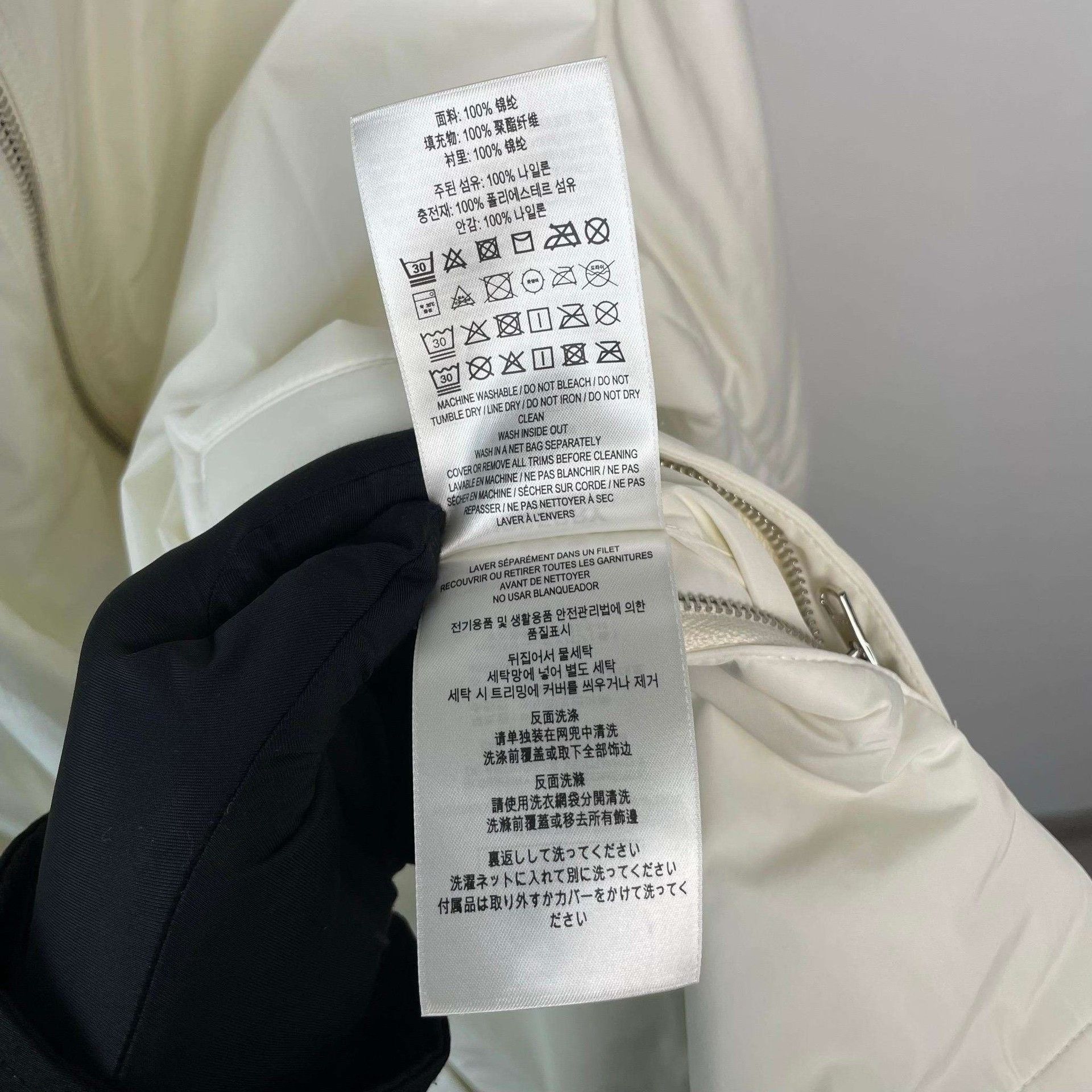 Burberry Burberry White Zip-Up Jacket with Large Logo Size US L / EU 52-54 / 3 - 7 Thumbnail