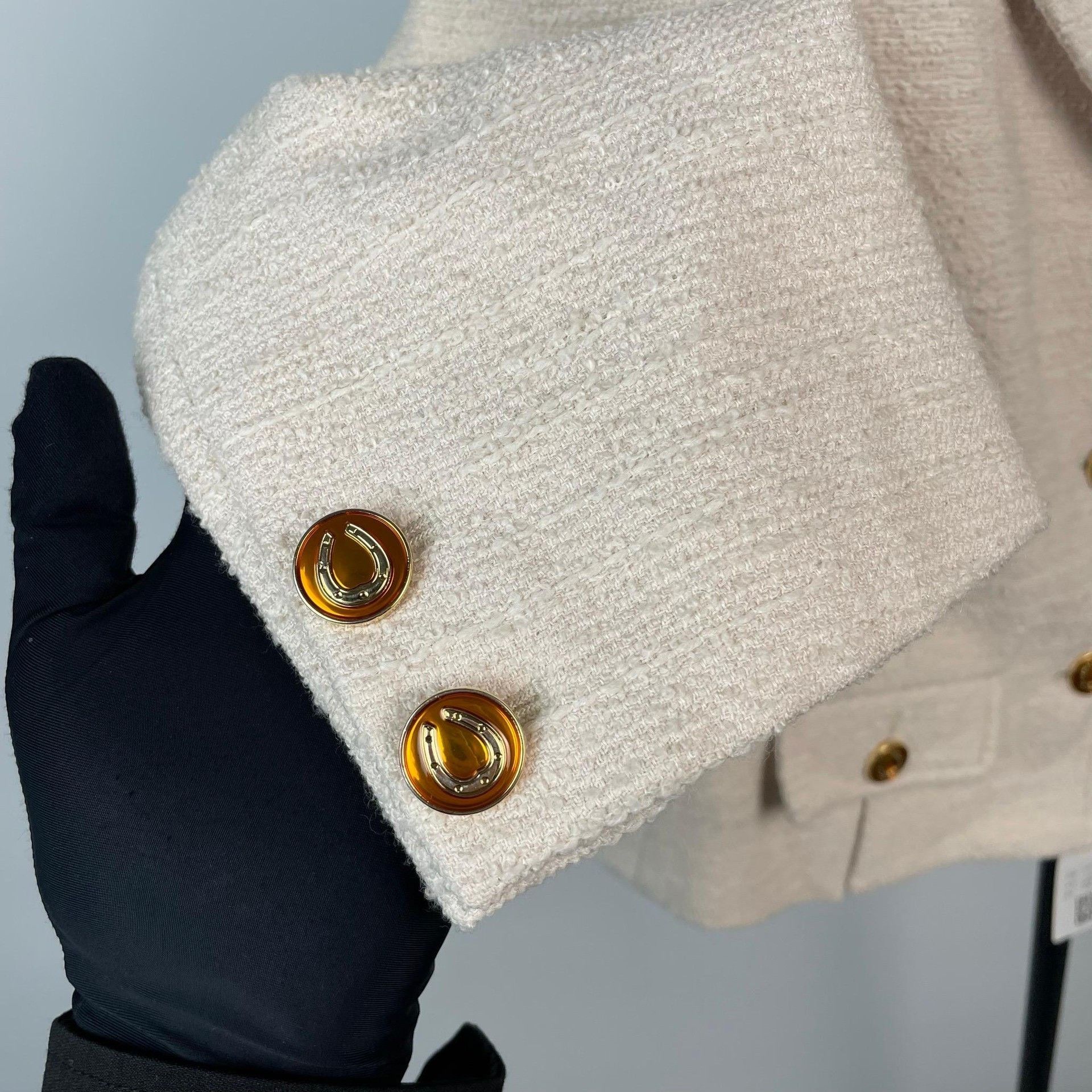 Gucci Gucci Ivory Tweed Lapel Button Jacket Size US XS / EU 42 / 0 - 4 Thumbnail