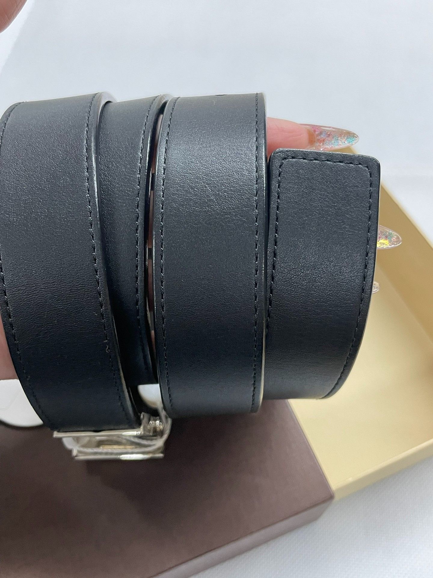 Louis Vuitton Louis Vuitton Black Checkered Silver Buckle Belt Size ONE SIZE - 2 Thumbnail