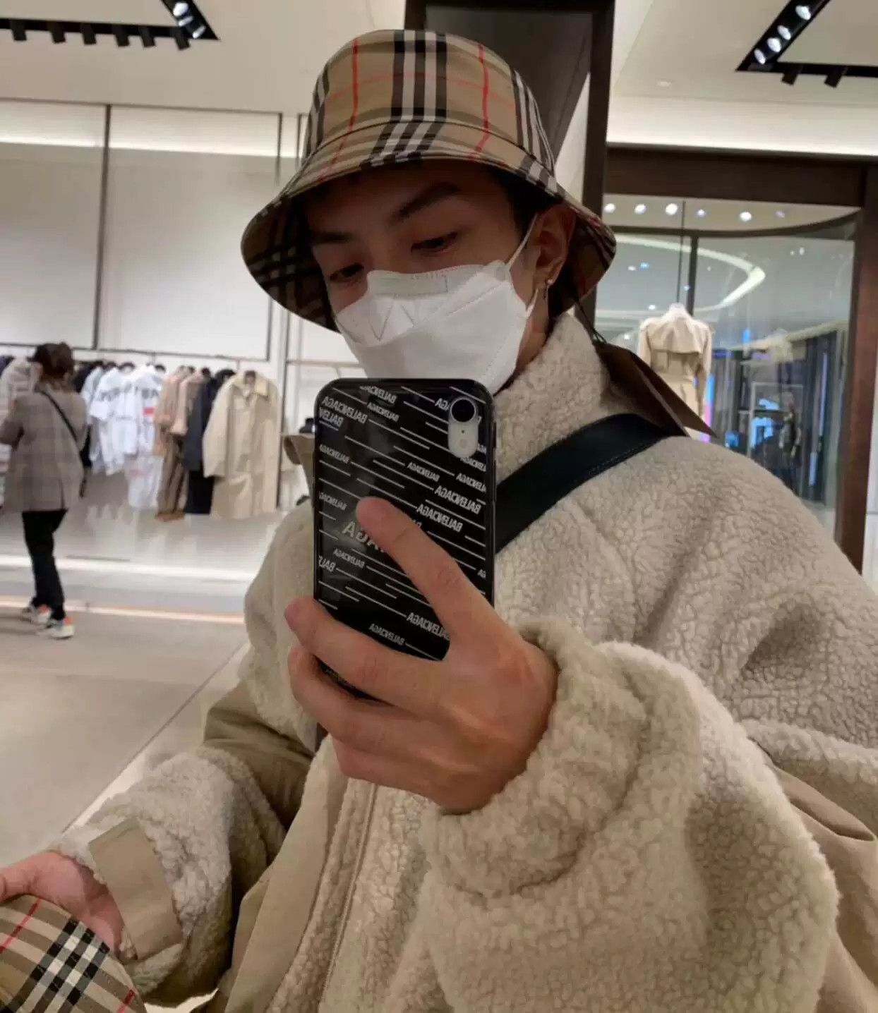 Burberry Burberry Classic Check Bucket Hat Size ONE SIZE - 7 Thumbnail