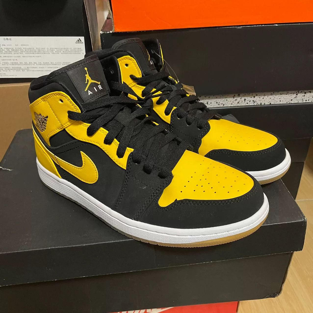 Jordan Brand Jordan Brand AIR JORDAN Yellow Lowtop Sneakers 10 Men Size US 10 / EU 43 - 3 Thumbnail