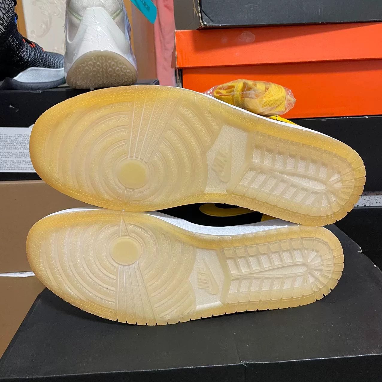 Jordan Brand Jordan Brand AIR JORDAN Yellow Lowtop Sneakers 10 Men Size US 10 / EU 43 - 8 Thumbnail