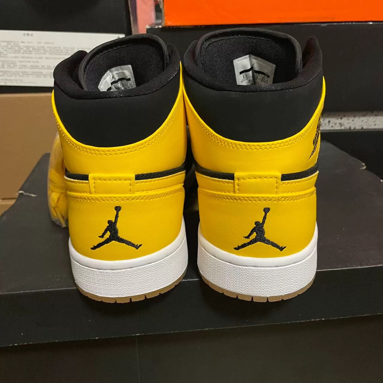 Jordan Brand Jordan Brand AIR JORDAN Yellow Lowtop Sneakers 10 Men Size US 10 / EU 43 - 6 Thumbnail