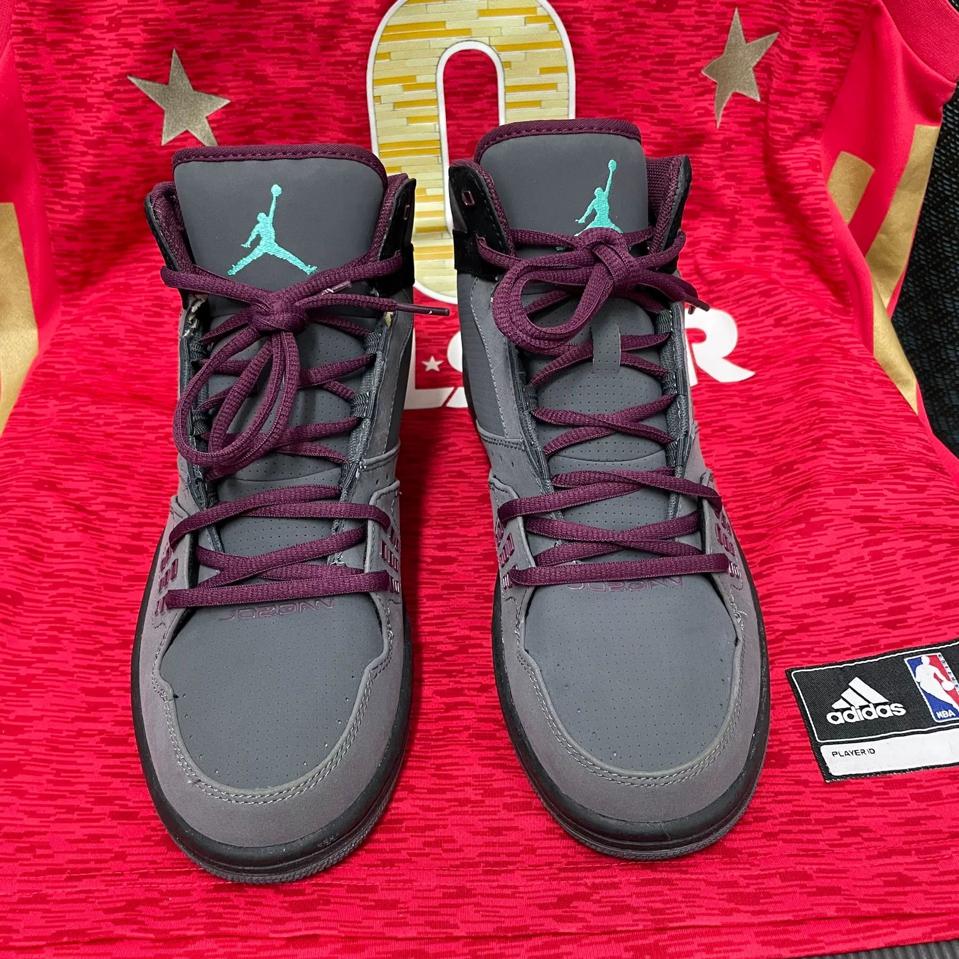 Jordan Brand Jordan Brand AIR JORDAN Gray Lowtop Sneakers 9.5 Men Size US 9.5 / EU 42-43 - 2 Thumbnail