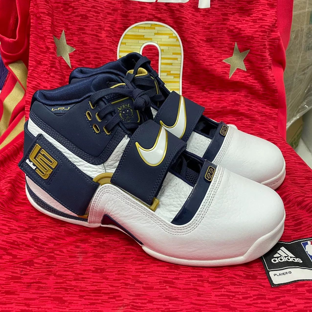 Nike Nike LEBRON Blue Lowtop Sneakers 9 Men Size US 9 / EU 42 - 3 Thumbnail