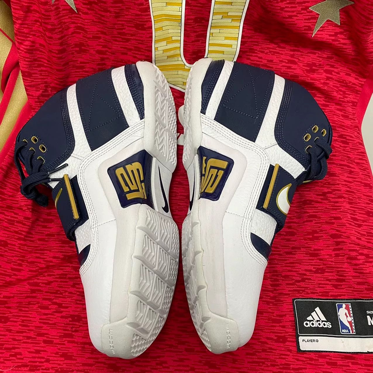 Nike Nike LEBRON Blue Lowtop Sneakers 9 Men Size US 9 / EU 42 - 4 Thumbnail