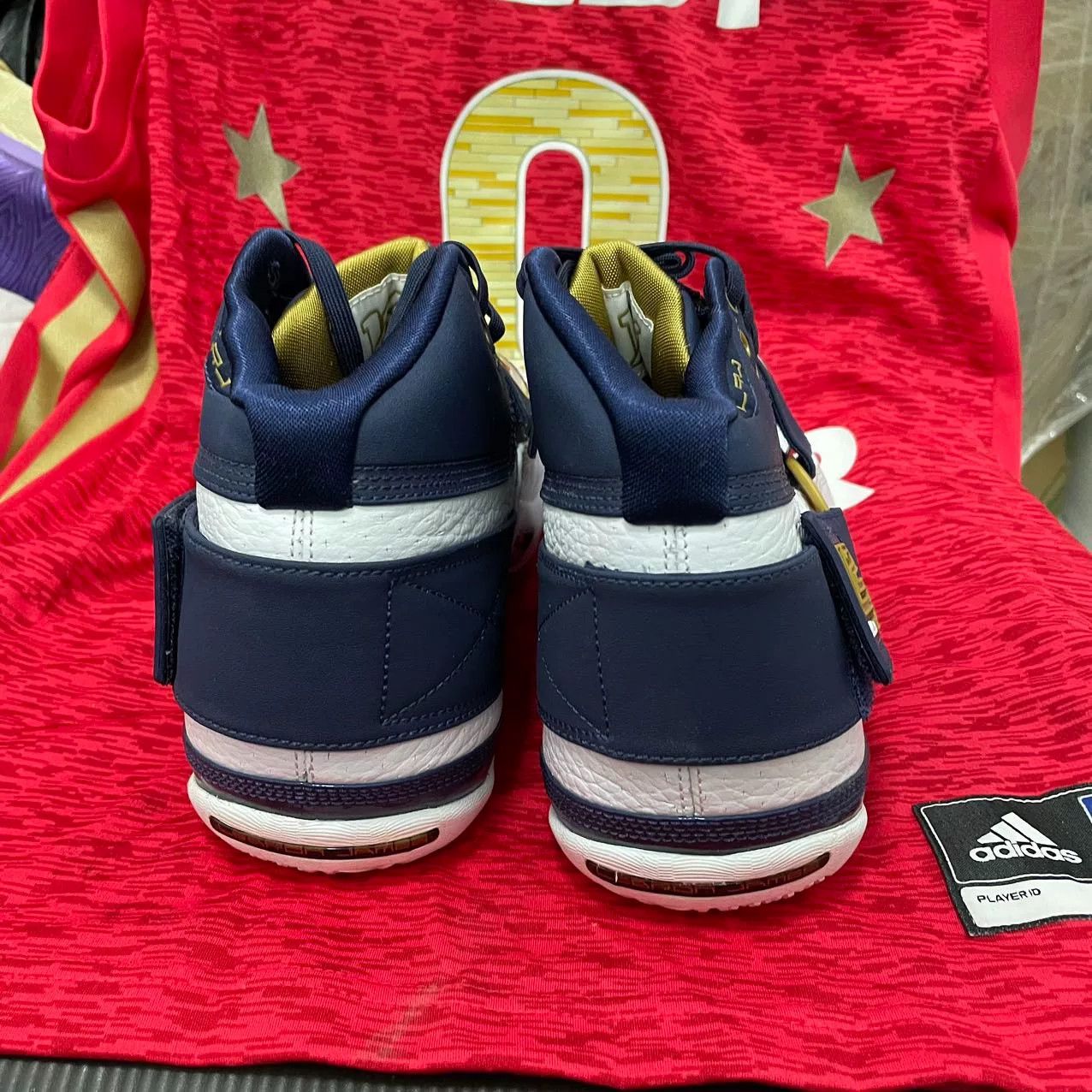 Nike Nike LEBRON Blue Lowtop Sneakers 9 Men Size US 9 / EU 42 - 6 Thumbnail