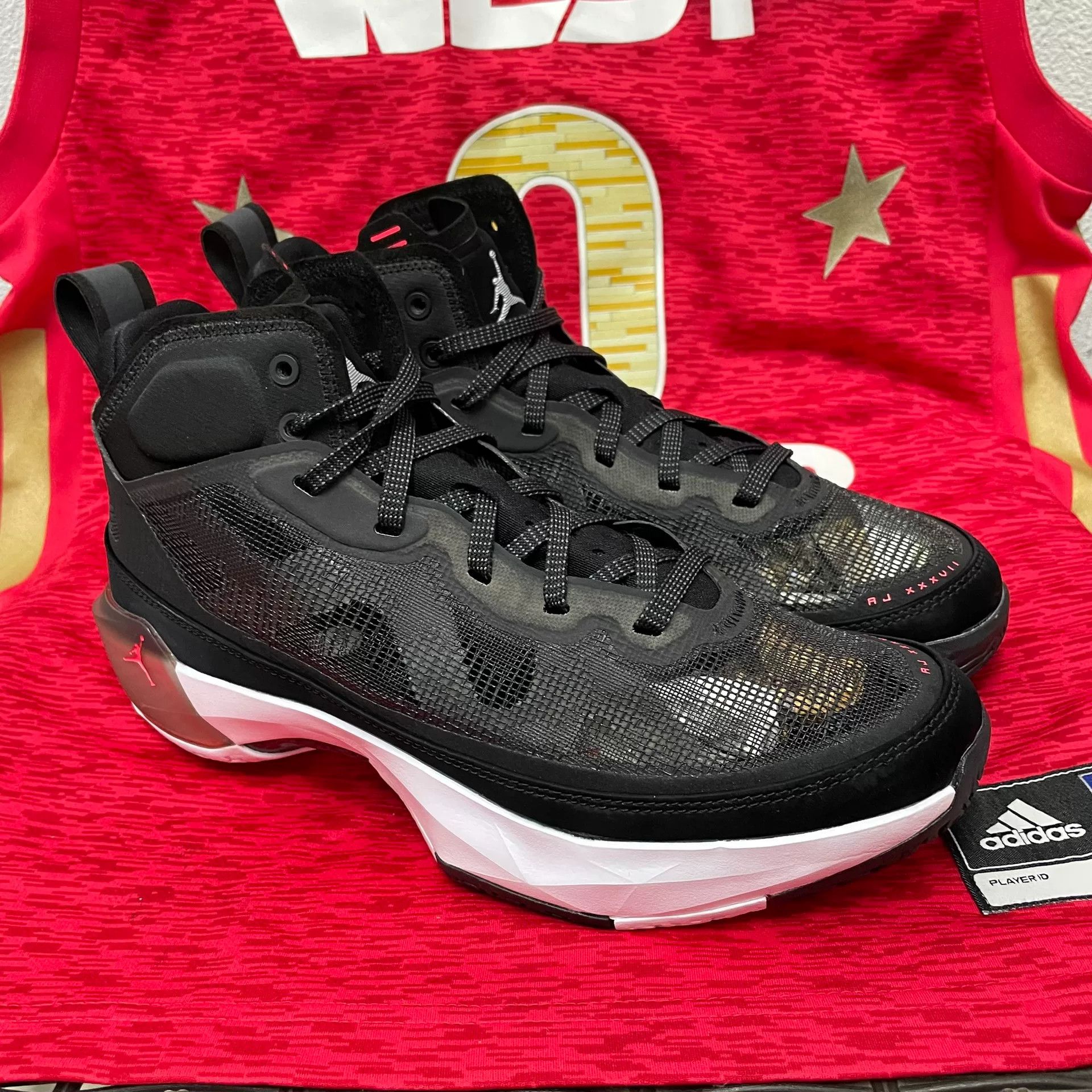 Jordan Brand Jordan Brand AIR JORDAN Black Lowtop Sneakers 9 Men Size US 9 / EU 42 - 3 Thumbnail