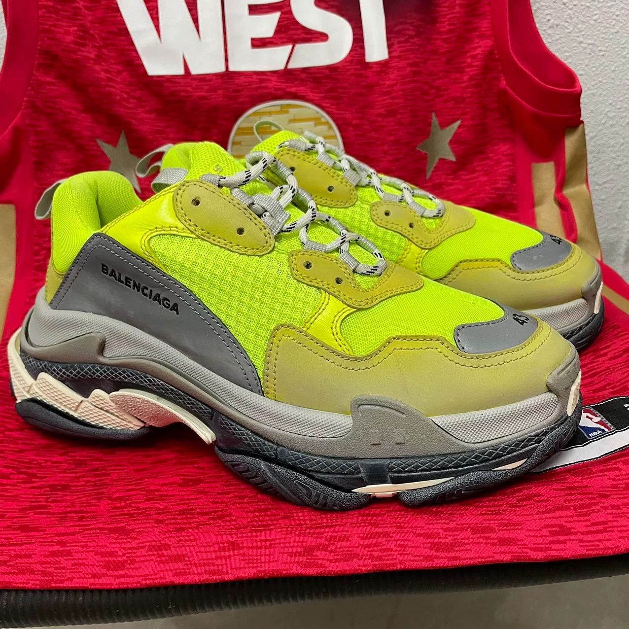 Balenciaga Balenciaga Glow Green Lowtop Sneakers 10 Men Size US 10 / EU 43 - 3 Thumbnail