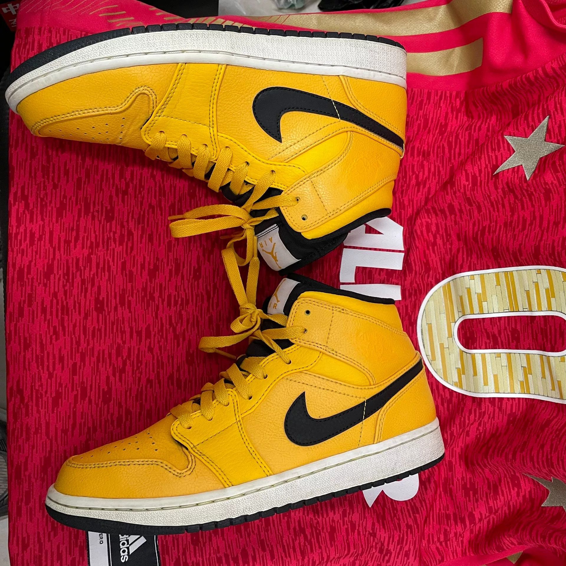 Jordan Brand Jordan Brand AIR JORDAN Yellow Lowtop Sneakers 9.5 Men Size US 9.5 / EU 42-43 - 5 Thumbnail