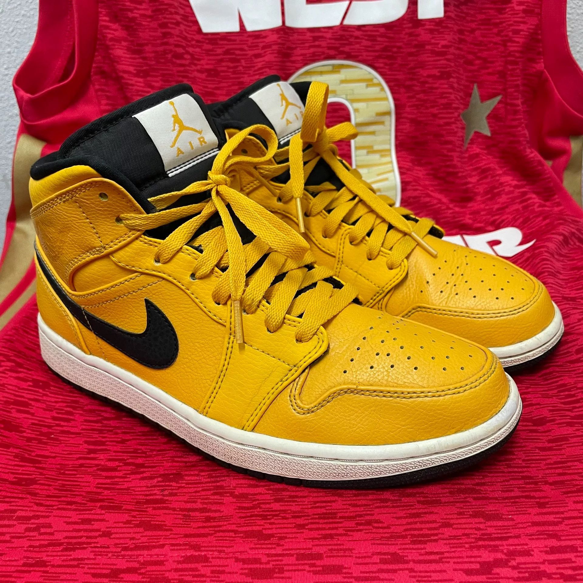 Jordan Brand Jordan Brand AIR JORDAN Yellow Lowtop Sneakers 9.5 Men Size US 9.5 / EU 42-43 - 3 Thumbnail