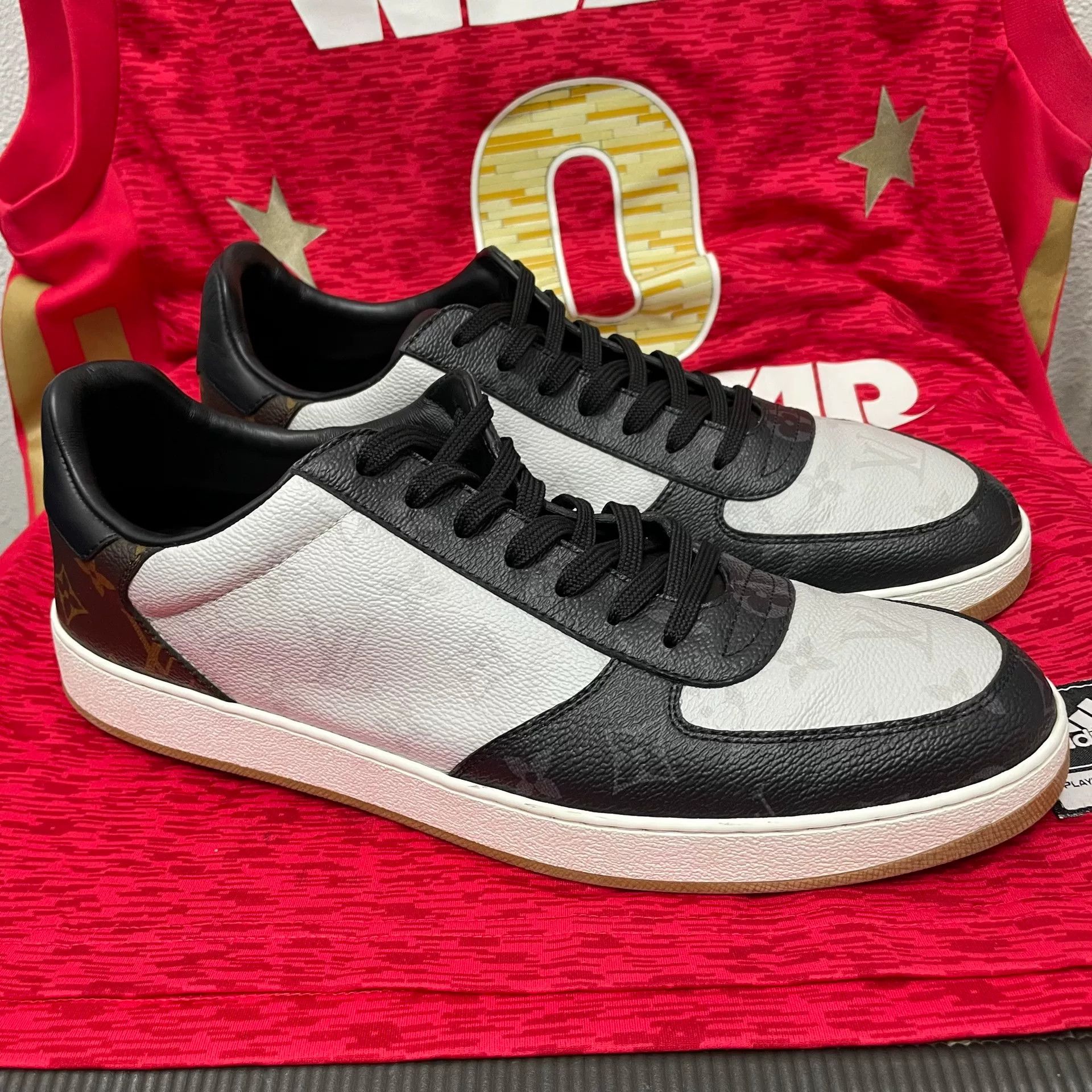 Louis Vuitton Louis Vuitton Black Lowtop Sneakers 12 Men Size US 12 / EU 45 - 3 Thumbnail