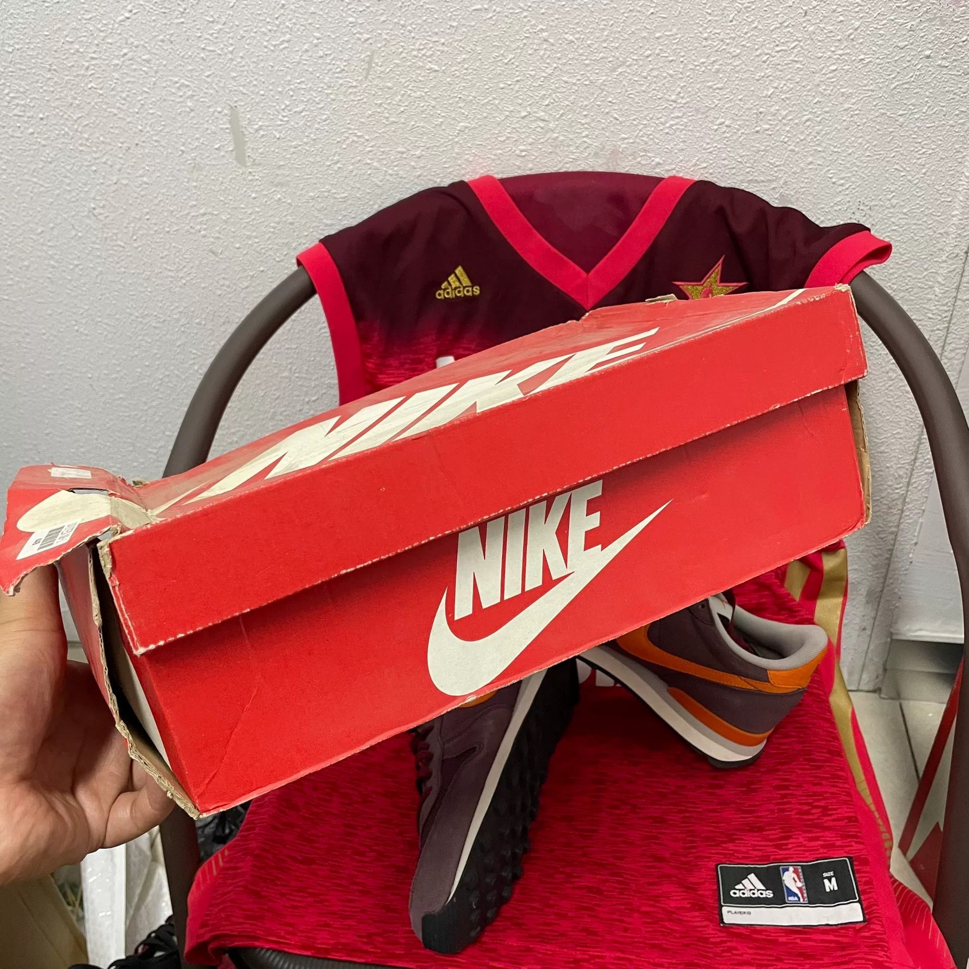 Nike Nike Retro Red Lowtop Sneakers 11 Men Size US 11 / EU 44 - 9 Thumbnail