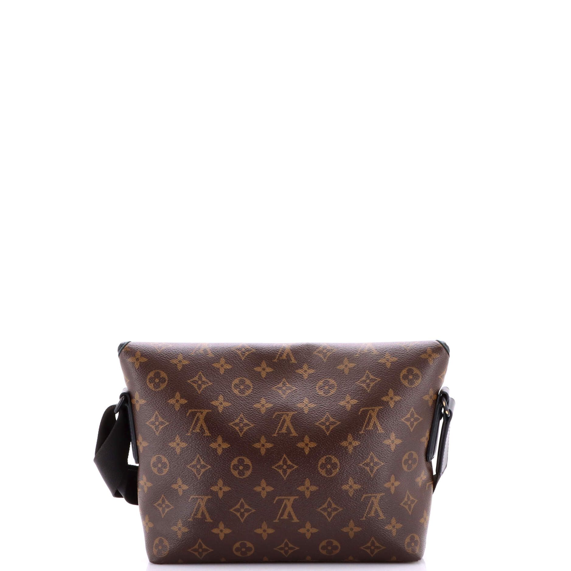 Louis Vuitton Magnetic Messenger Bag Size ONE SIZE - 3 Thumbnail