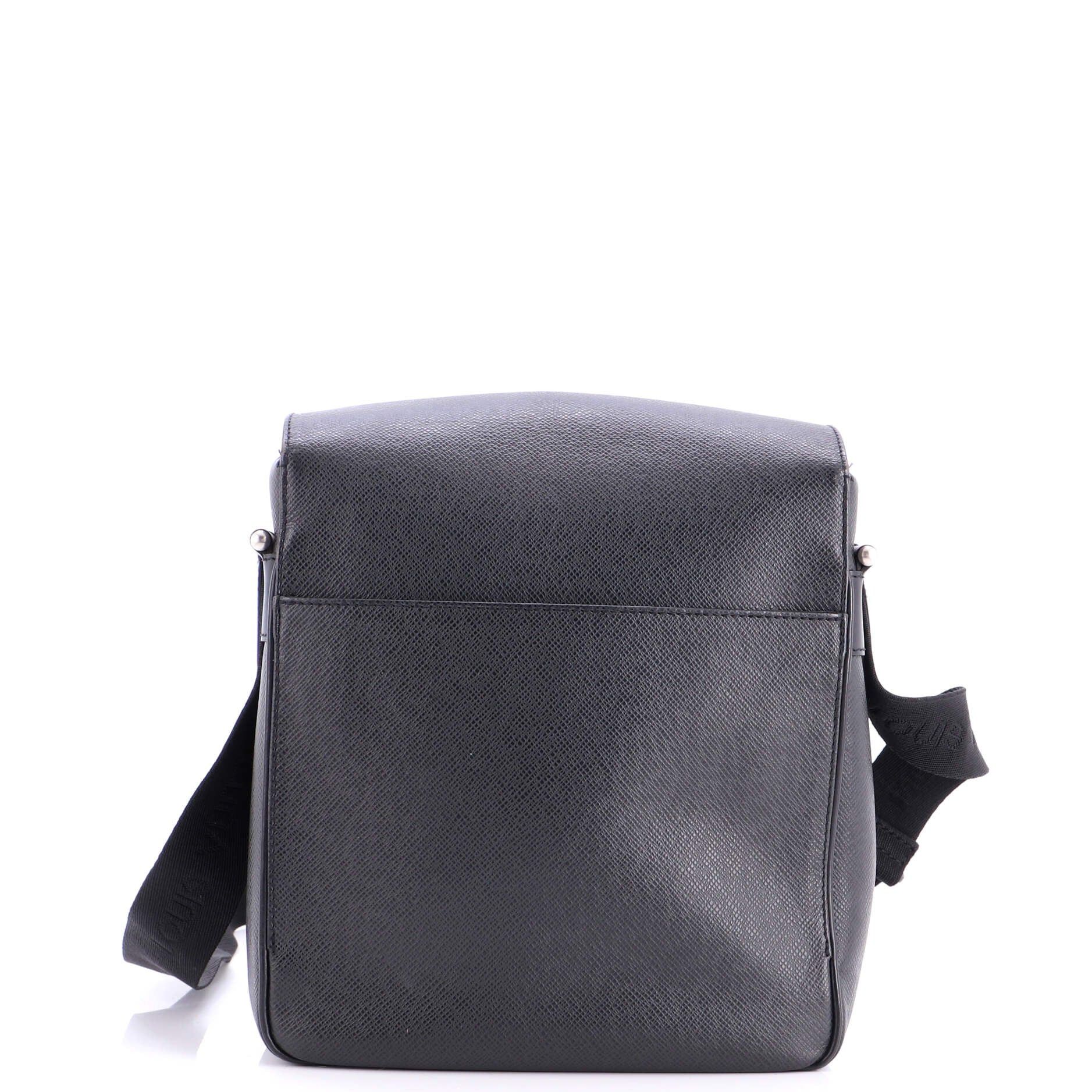 Louis Vuitton Yaranga Messenger Bag Size ONE SIZE - 3 Thumbnail