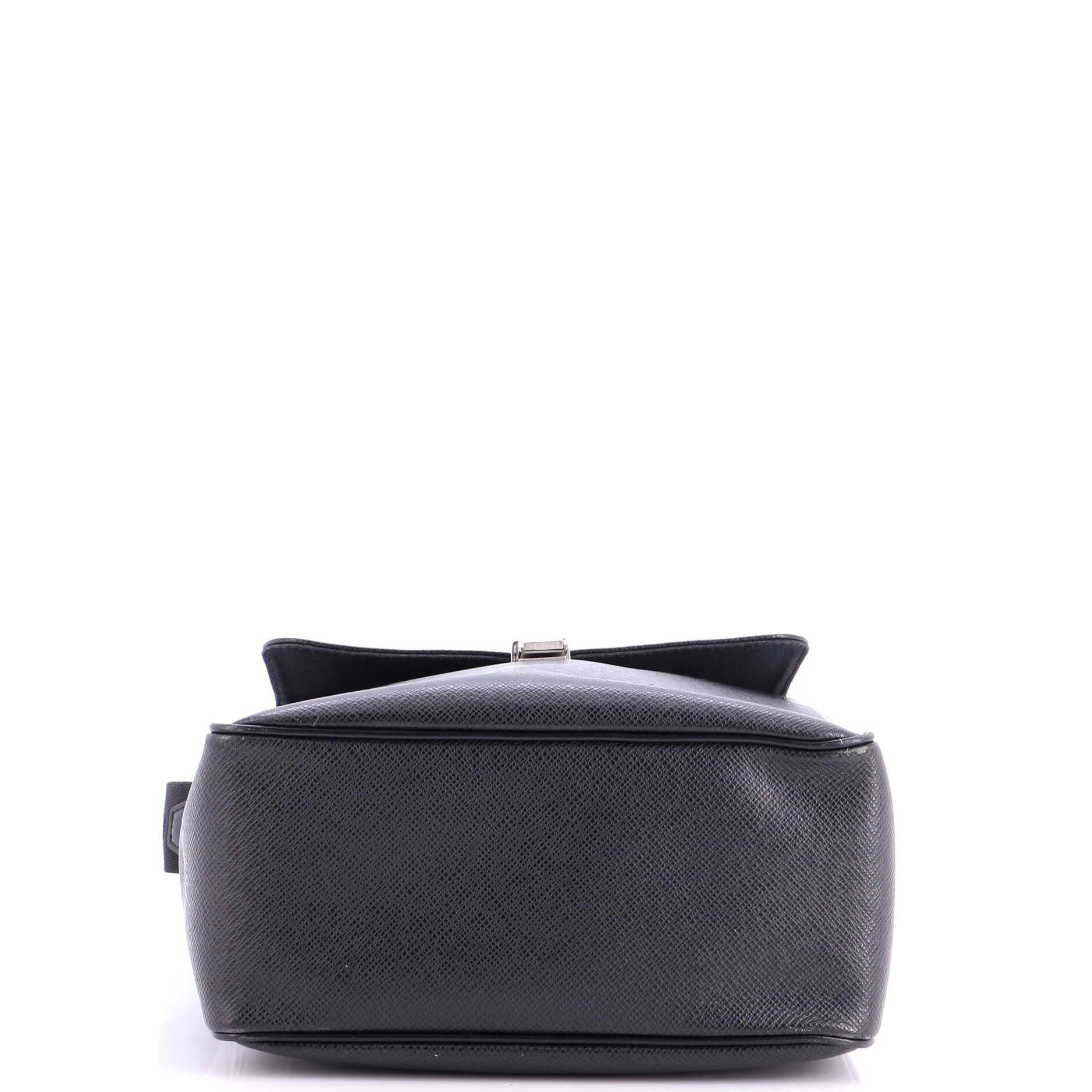 Louis Vuitton Yaranga Messenger Bag Size ONE SIZE - 4 Thumbnail