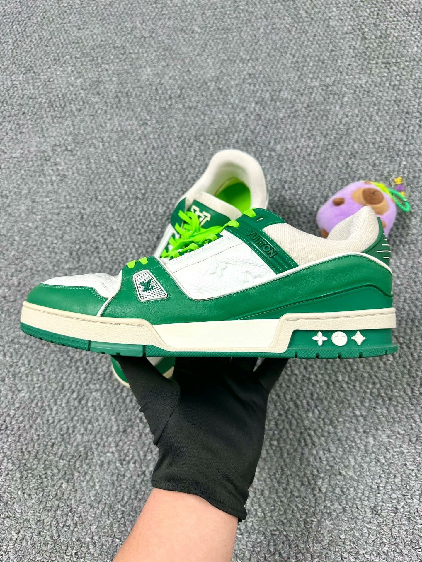 Louis Vuitton Louis Vuitton White Green Trainer Sneakers 44 Size US 10 / EU 43 - 3 Thumbnail