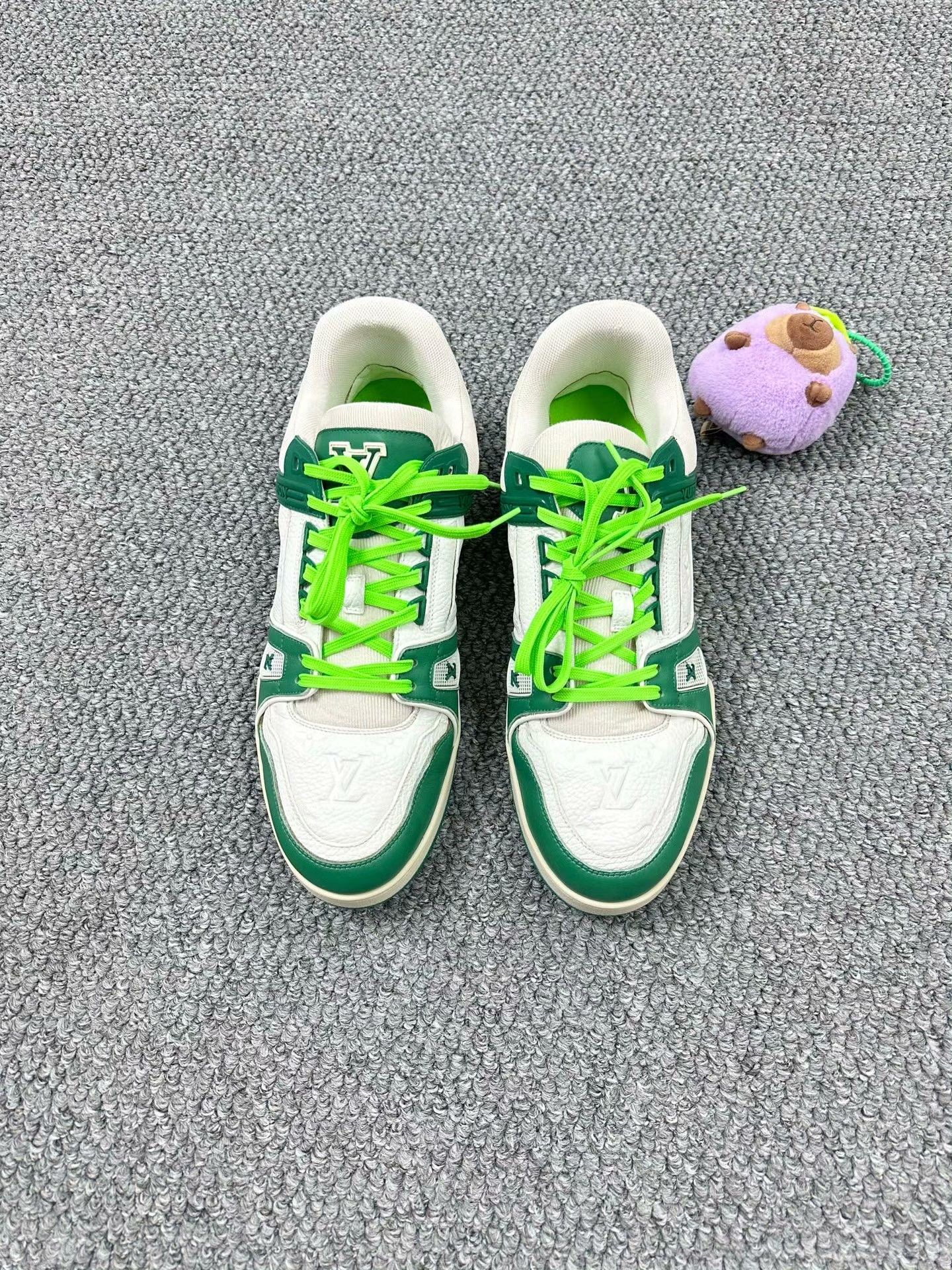Louis Vuitton Louis Vuitton White Green Trainer Sneakers 44 Size US 10 / EU 43 - 2 Thumbnail