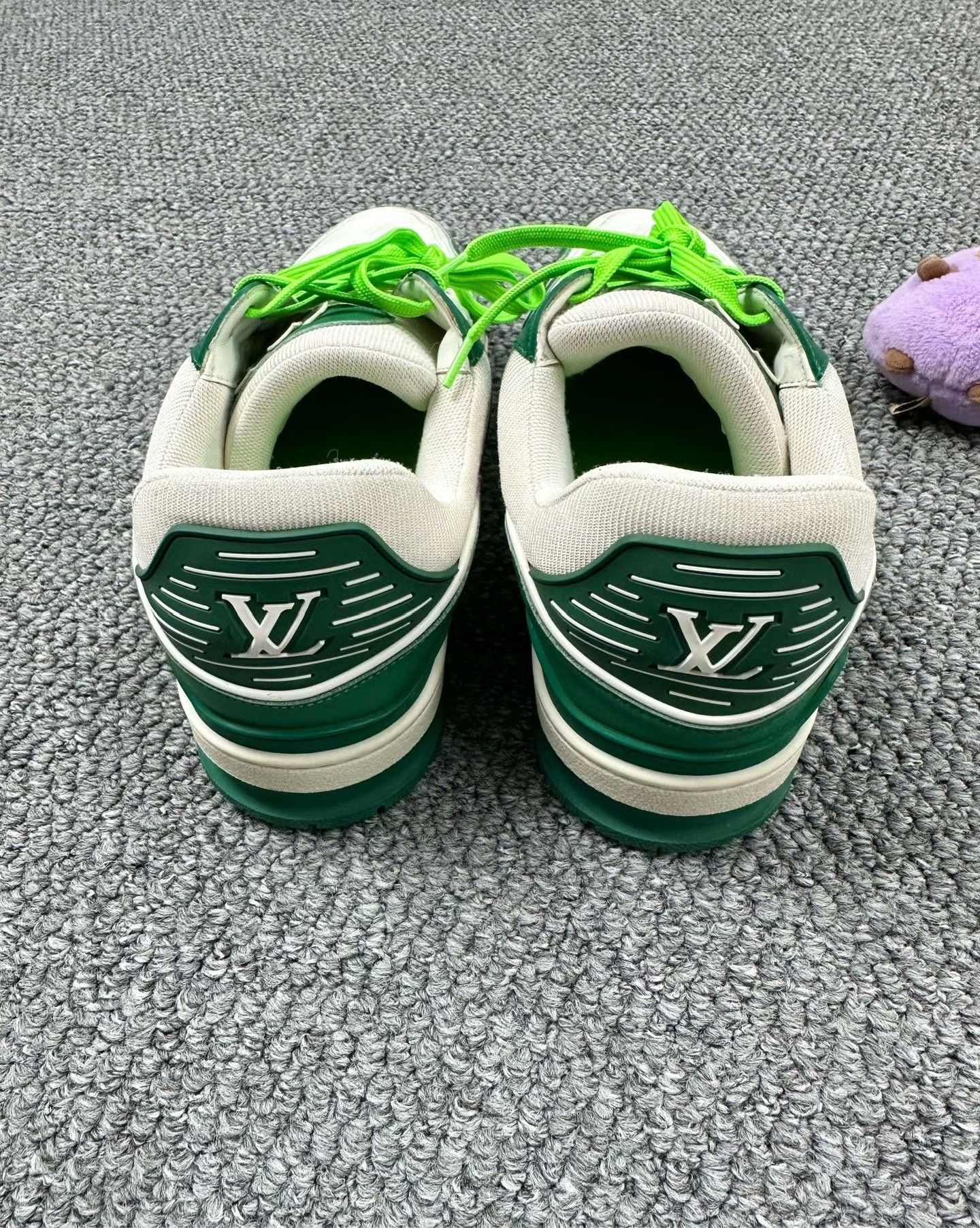 Louis Vuitton Louis Vuitton White Green Trainer Sneakers 44 Size US 10 / EU 43 - 4 Thumbnail