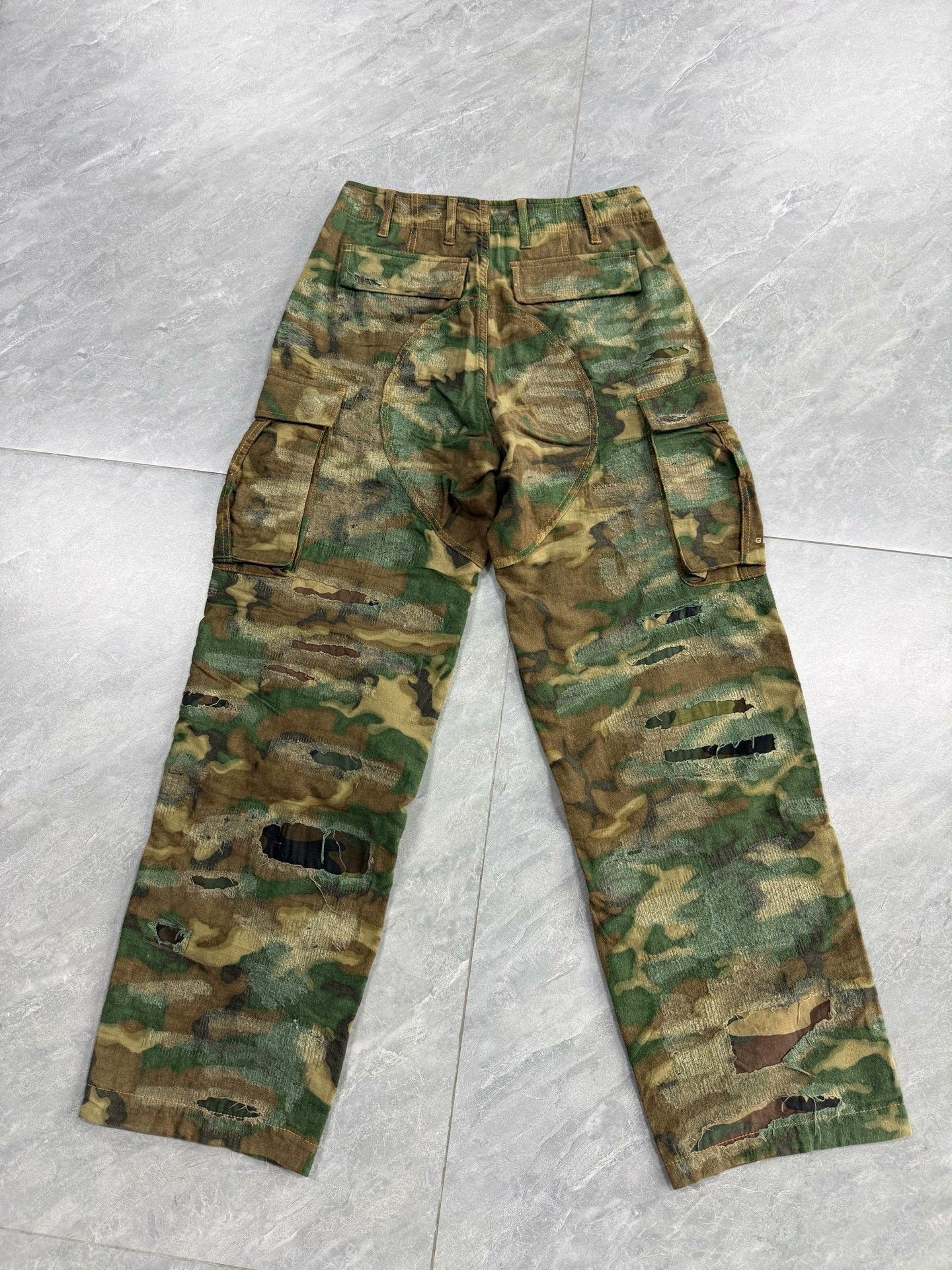 Givenchy Givenchy Camouflage Cargo Jeans Size US 26 / EU 42 - 2 Thumbnail