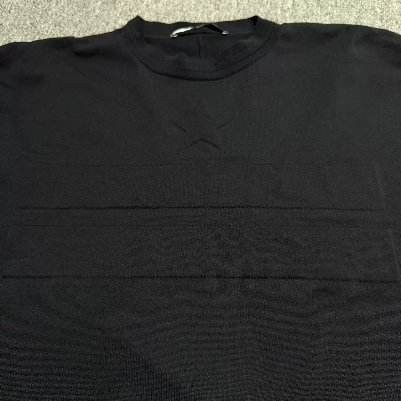 Givenchy Givenchy Embossed Design Sweatshirt Size US L / EU 52-54 / 3 - 7 Thumbnail
