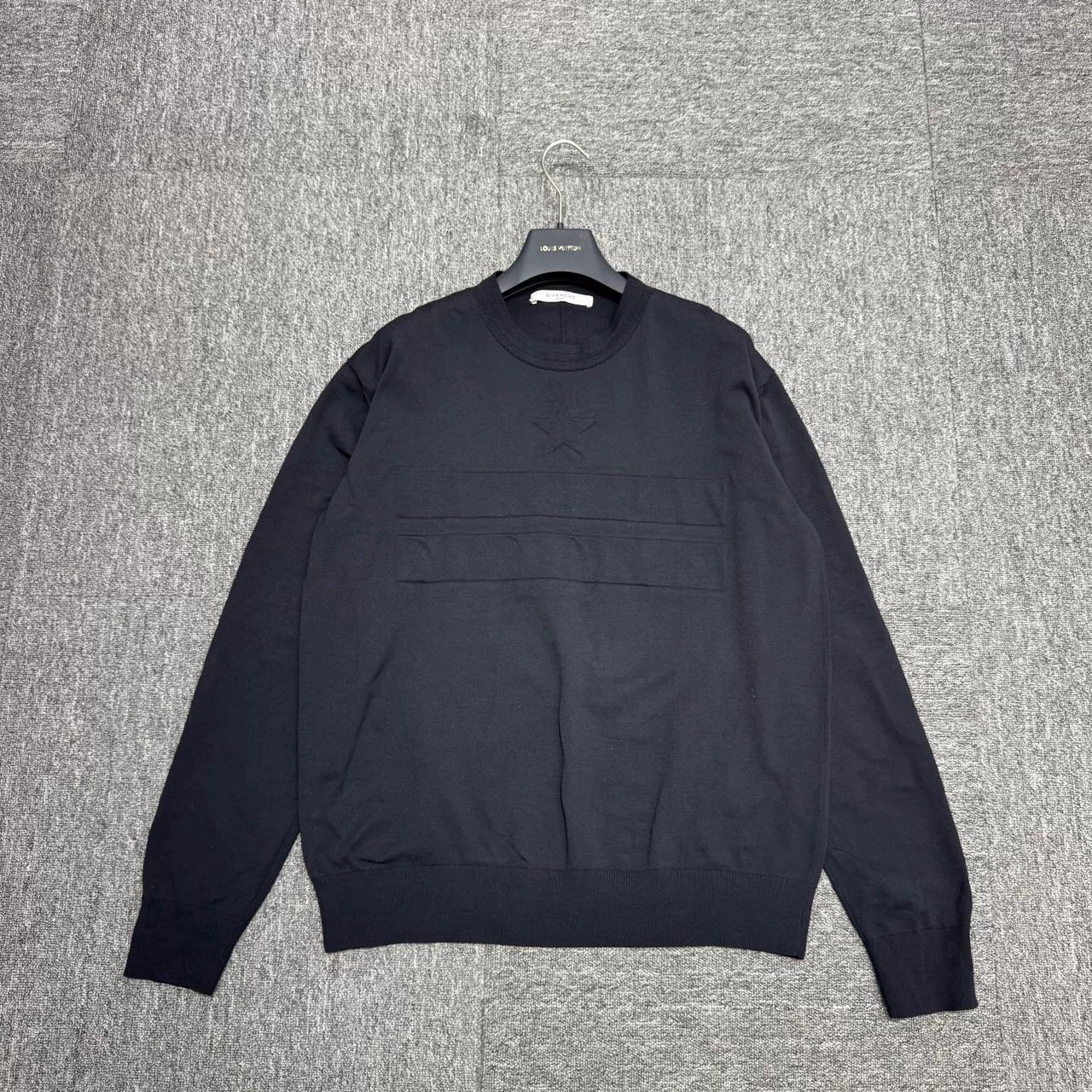 Givenchy Givenchy Embossed Design Sweatshirt Size US L / EU 52-54 / 3 - 3 Thumbnail