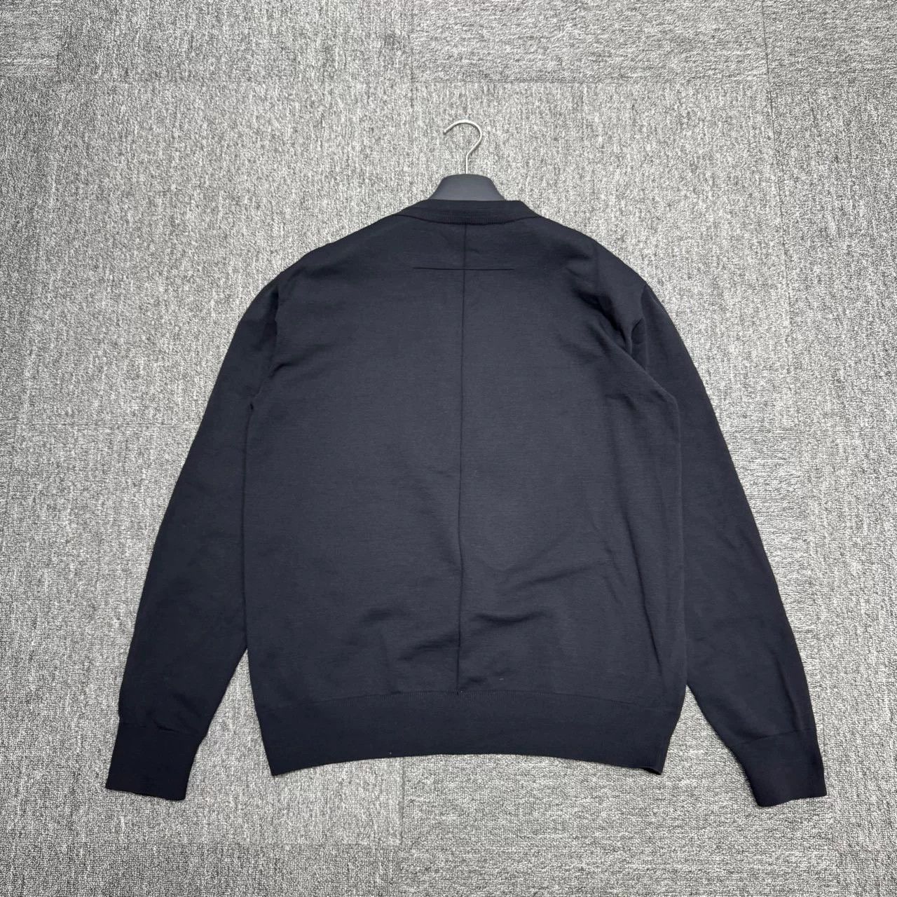 Givenchy Givenchy Embossed Design Sweatshirt Size US L / EU 52-54 / 3 - 4 Thumbnail