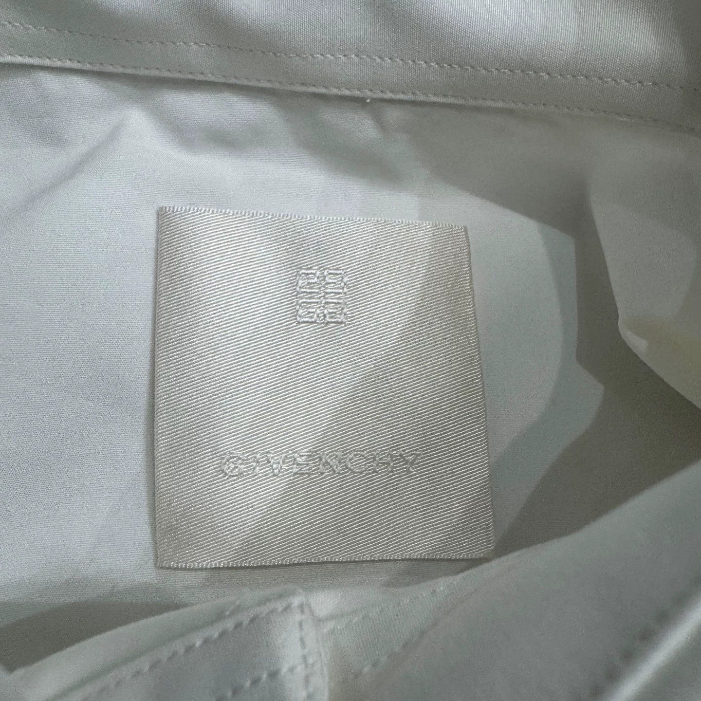 Givenchy Givenchy White Lock Buckle Shirt Size US M / EU 48-50 / 2 - 3 Thumbnail
