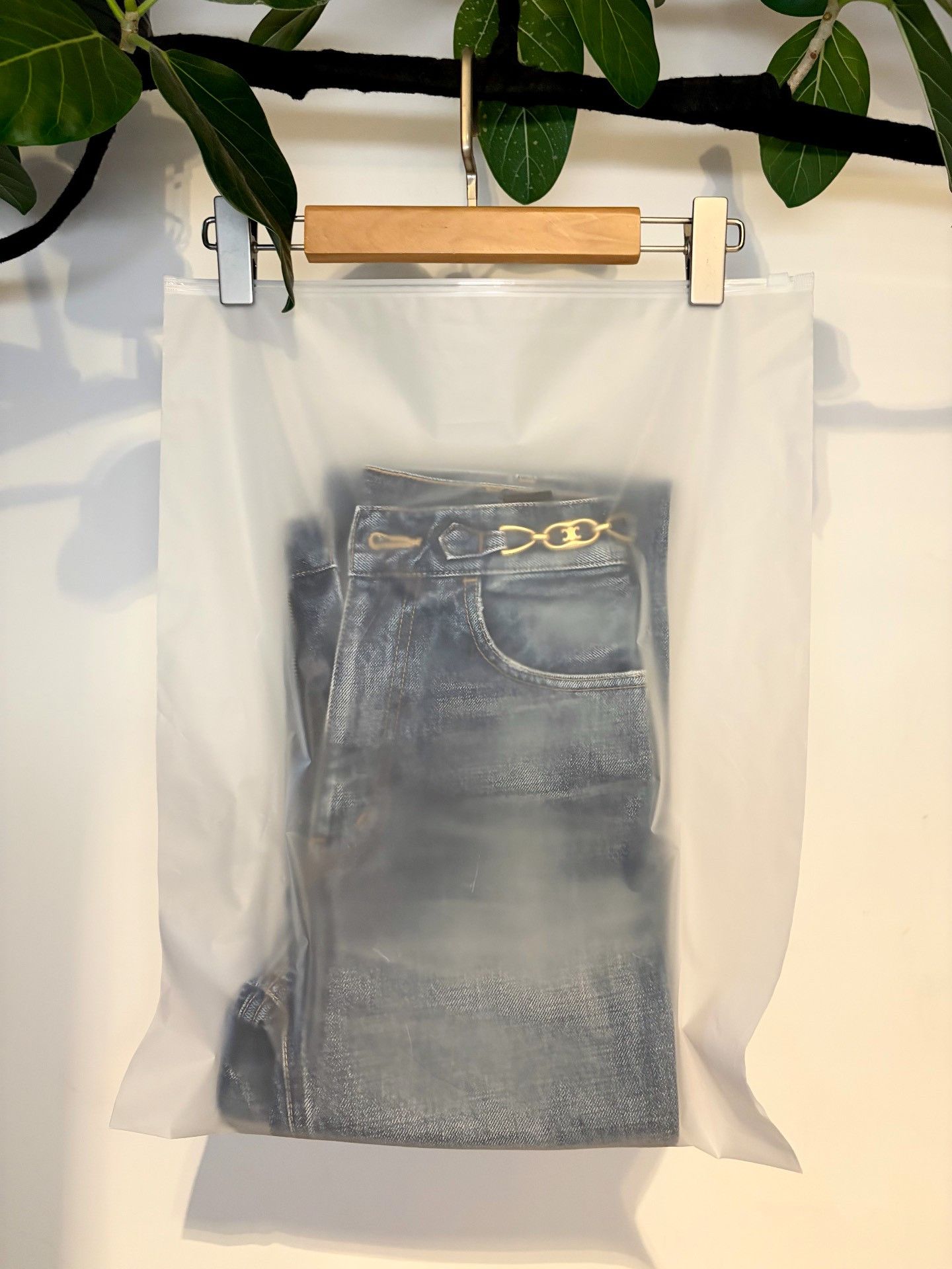 Celine CELINE Blue Washed Gold Chain Jeans Size 25" / US 0 / IT 36 - 2 Thumbnail