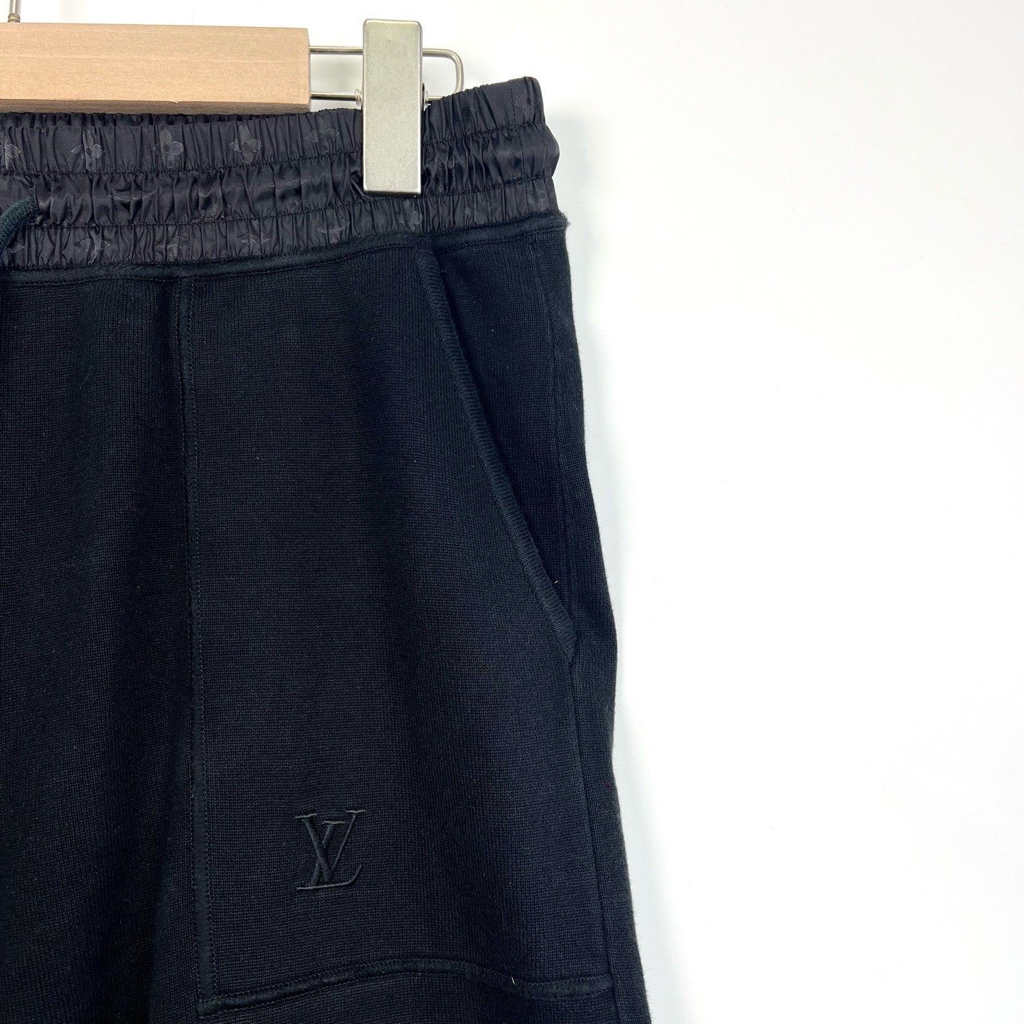 Louis Vuitton Louis Vuitton Fall Black Knit Sweatpants Size US 26 / EU 42 - 4 Thumbnail