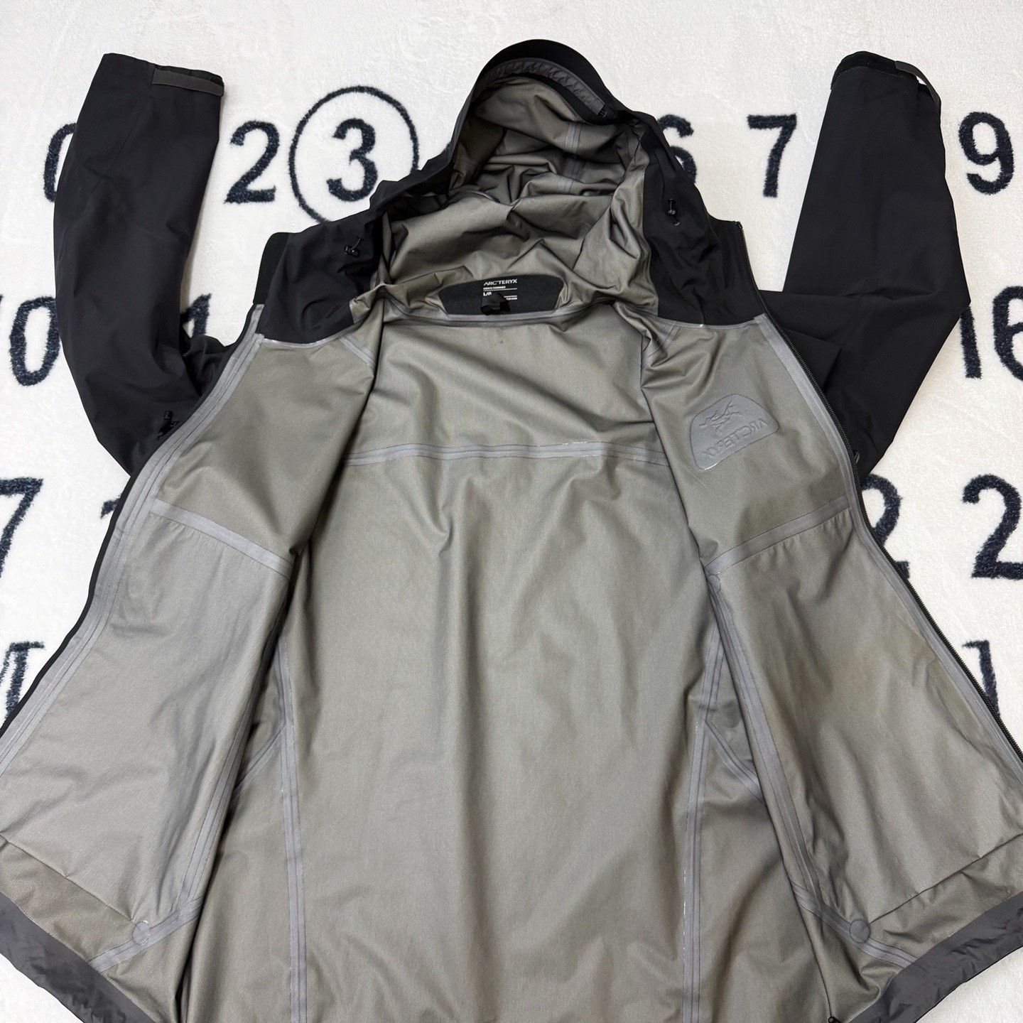 Arc'teryx Arcteryx Beta LT Black Hardshell Jacket Size US L / EU 52-54 / 3 - 4 Thumbnail